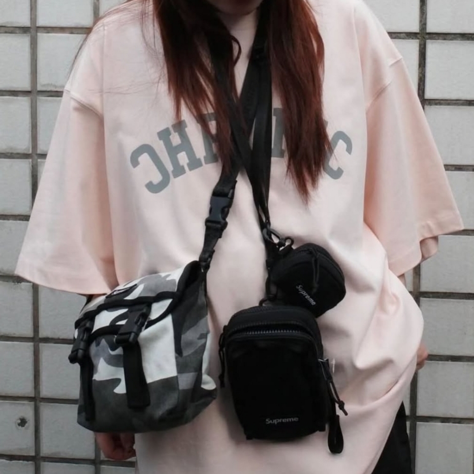 Supreme Camera Bag + Mini Pouch Black - 25SS 착용 스타일 - 3