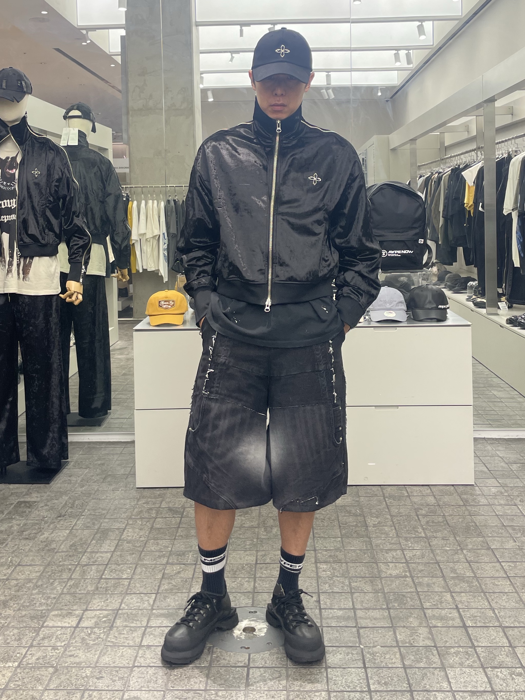 Surgery Remake Denim Bermuda Pants Black Denim, Demon Poyana Boot Vitello Black - 25SS 착용 스타일 - 1