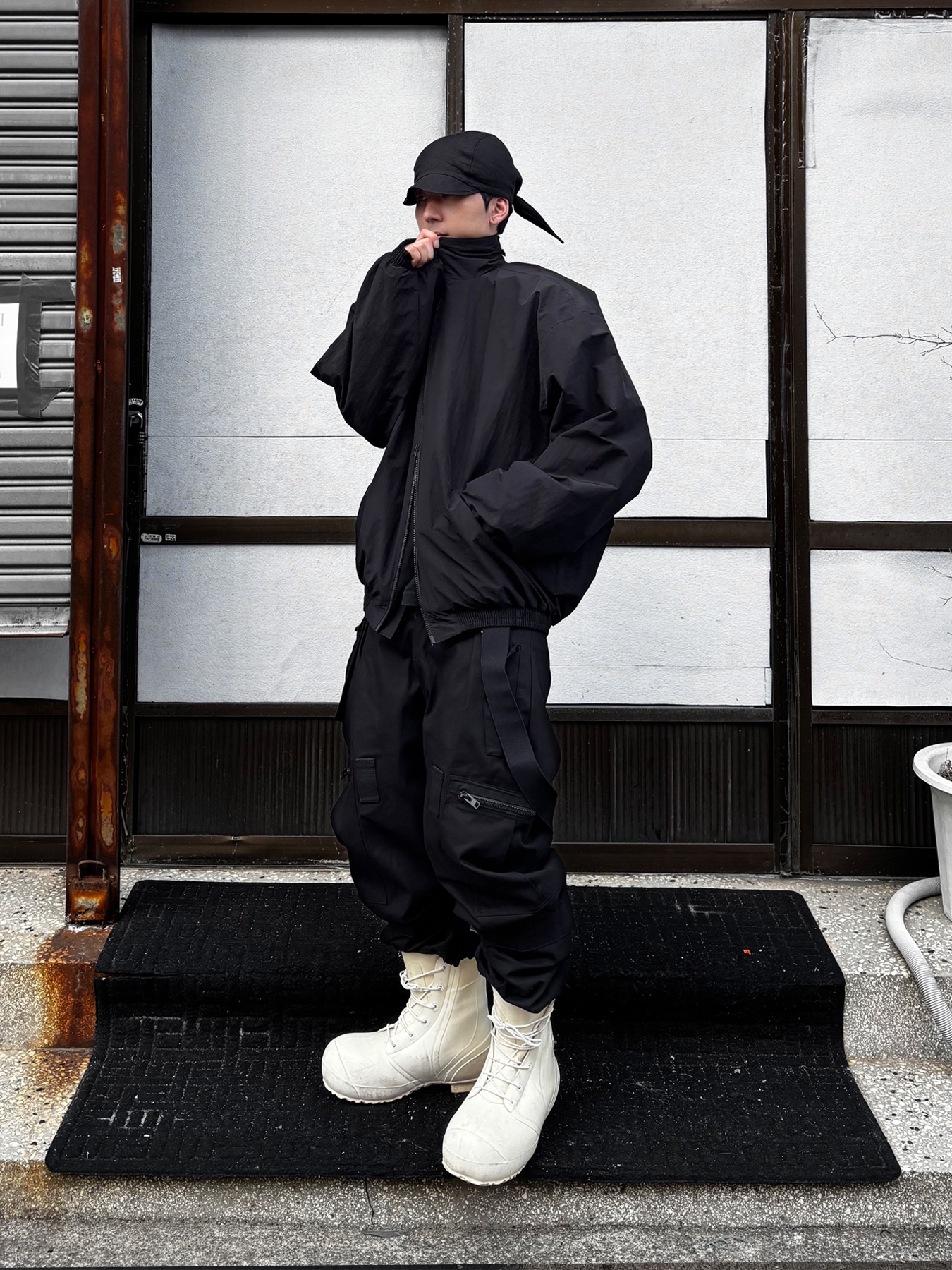 Wapworks Worksout Track Jacket, Wapworks Arctic Suspender Pants Black 착용 스타일 - 1