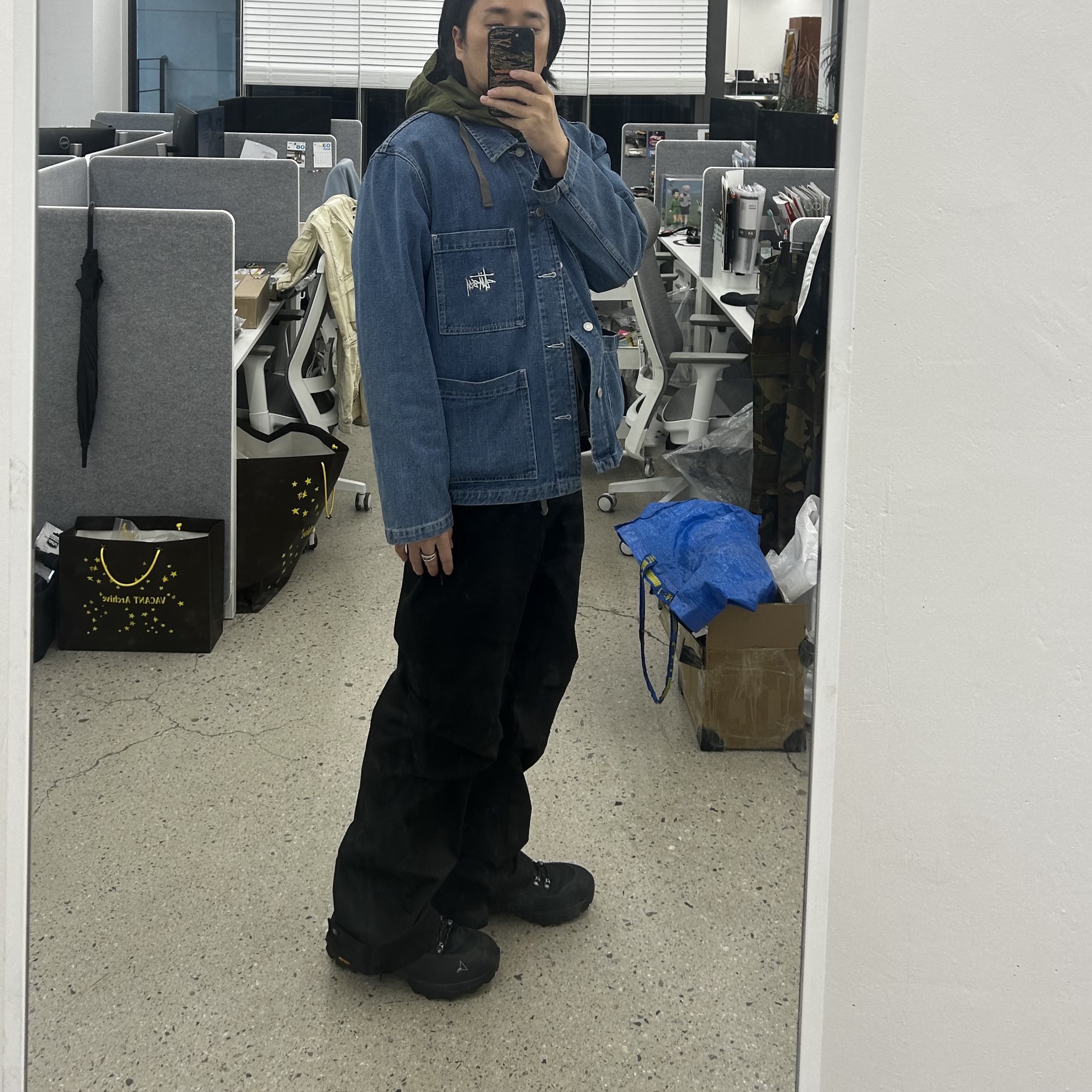 Stussy Denim Chore Jacket, Roa Andreas Strap Boots Black 착용 스타일 - 2