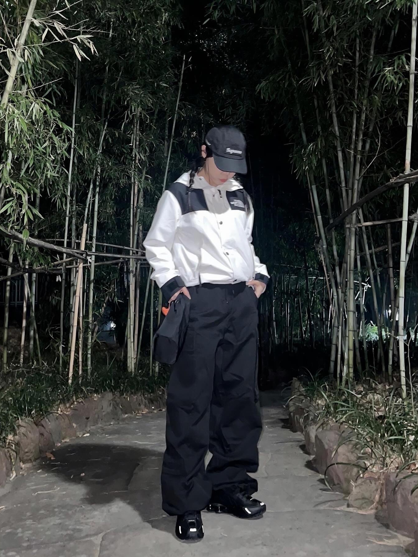 Supreme Mesh Cordura Camp Cap Black - 23SS, MM6 Maison Margiela Japanese Faux Leather Bag Black 착용 스타일 - 2