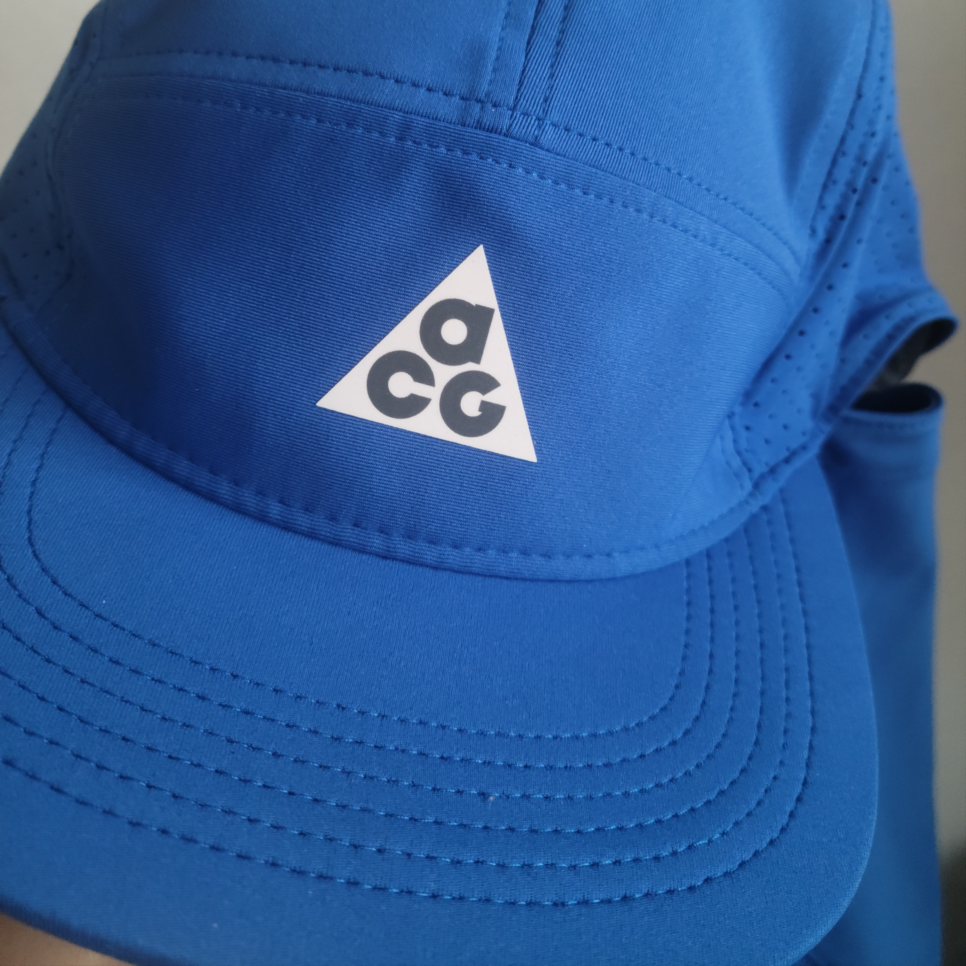 Nike ACG Fly Cap Game Royal 착용 스타일 - 1