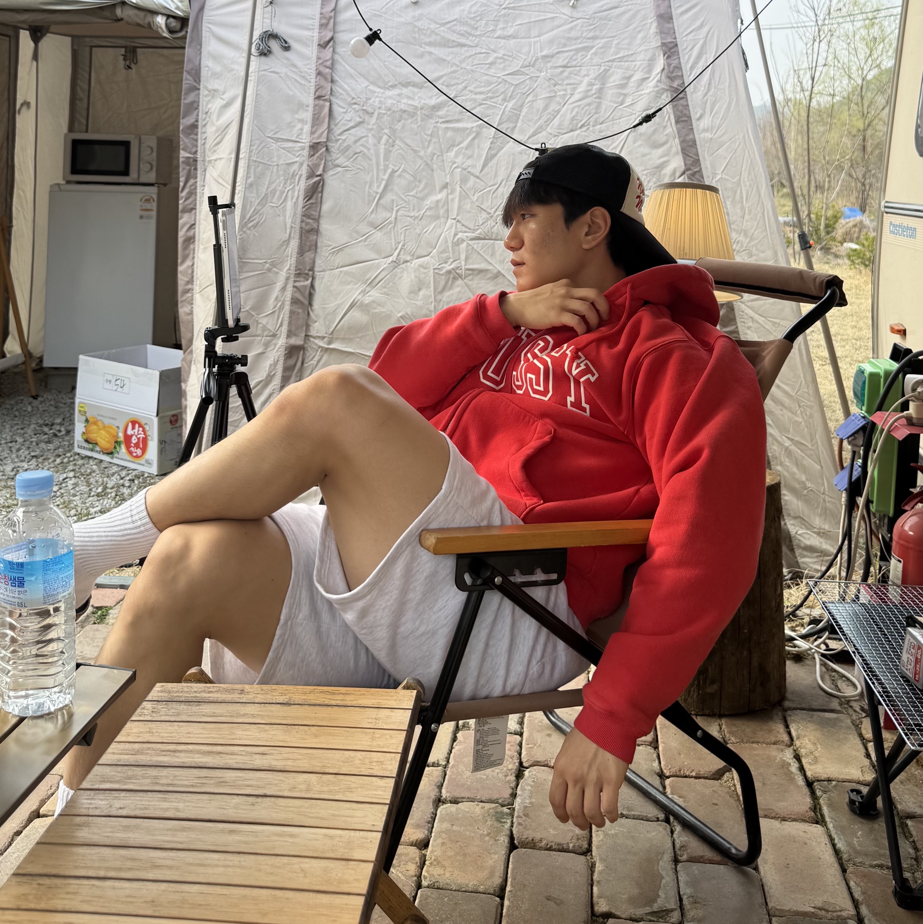 Stussy Outline Zip Hoodie Red, Balenciaga BB Icon Necklace Antique Silver 착용 스타일 - 1