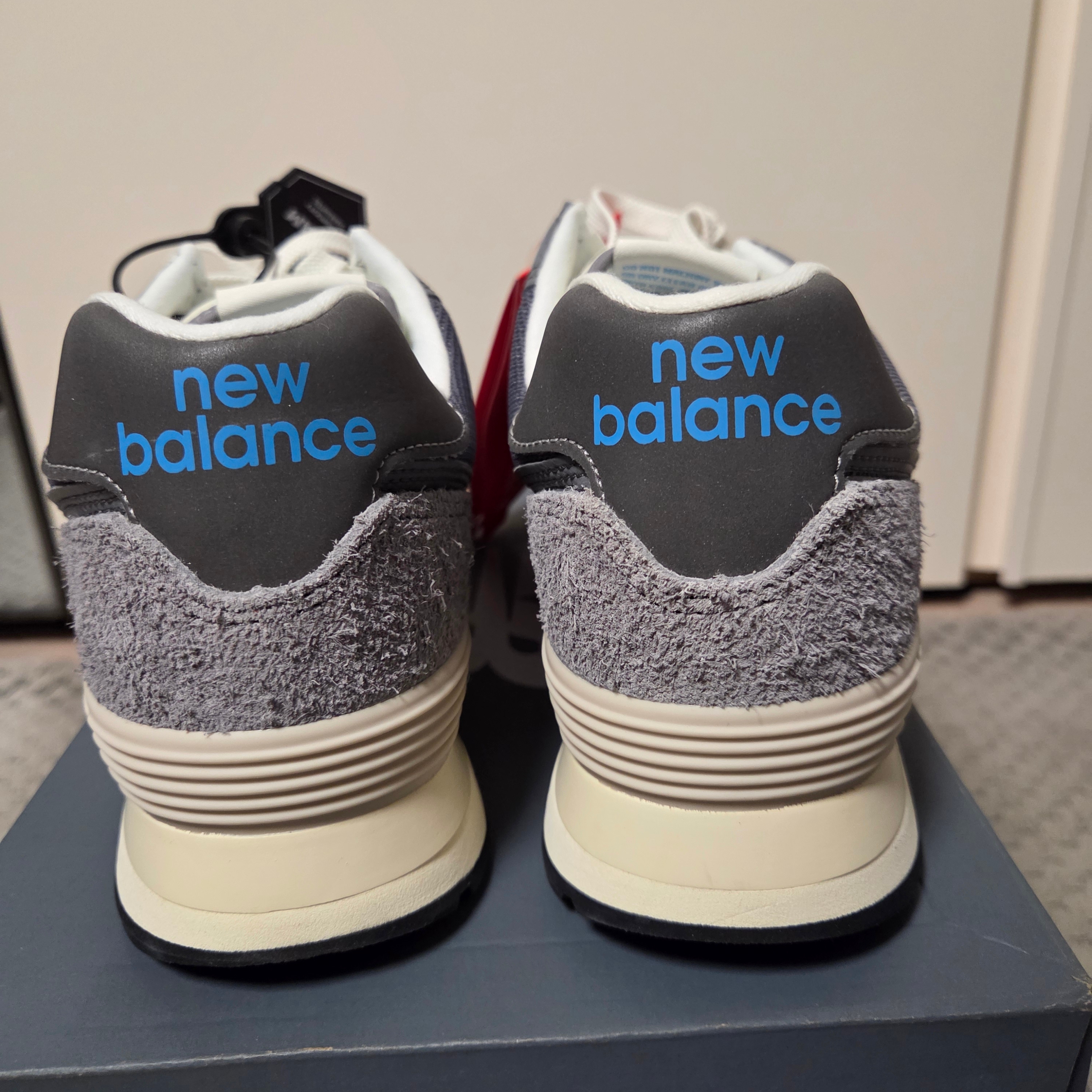 New Balance 574 Heritage Gray 착용 스타일 - 3