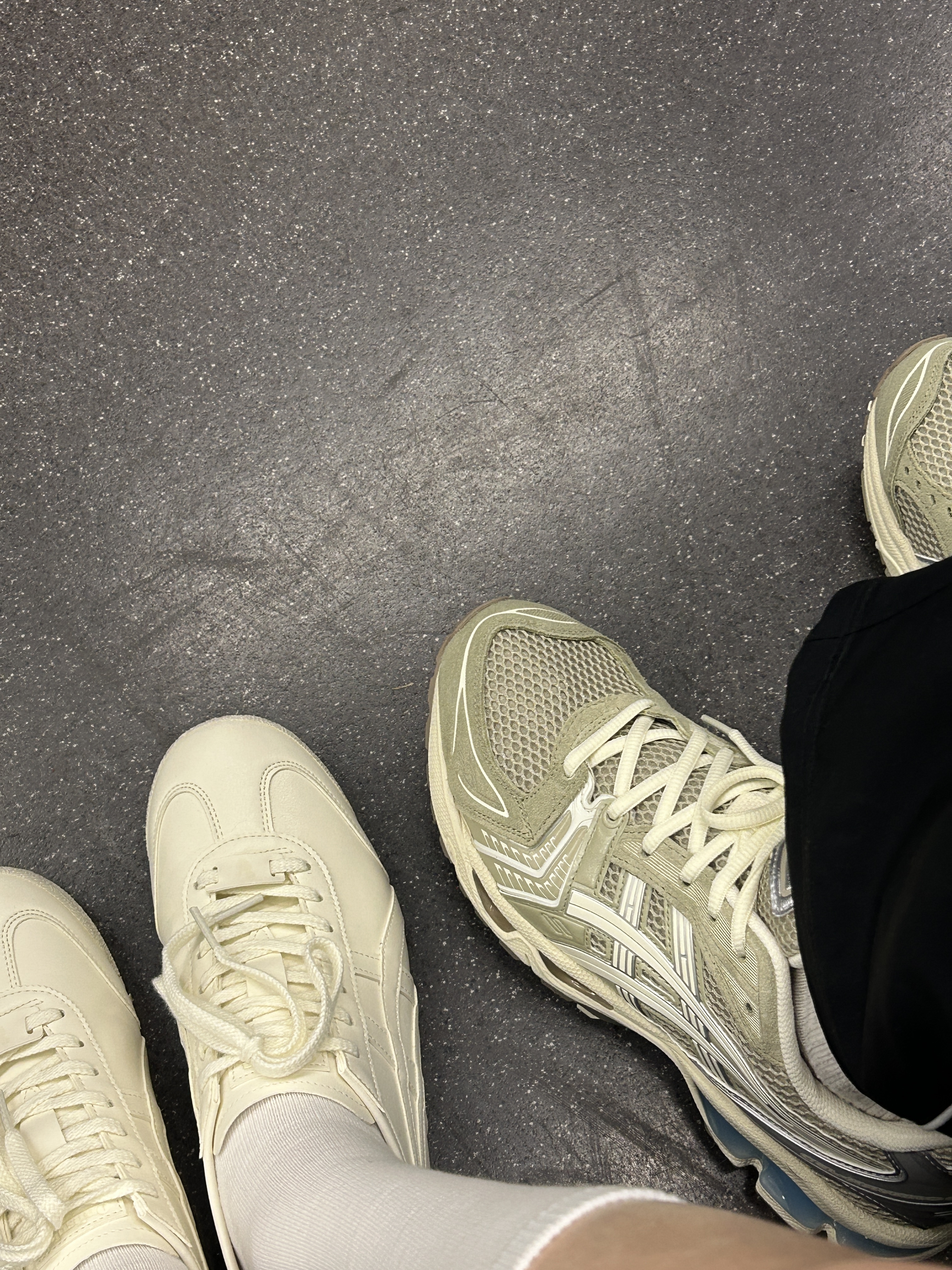Supreme x Nike Track Pant Black - 25SS, Asics x Juliana Salazar Gel-Kayano 14 Eucalyptus Vanilla Ice 착용 스타일 - 3