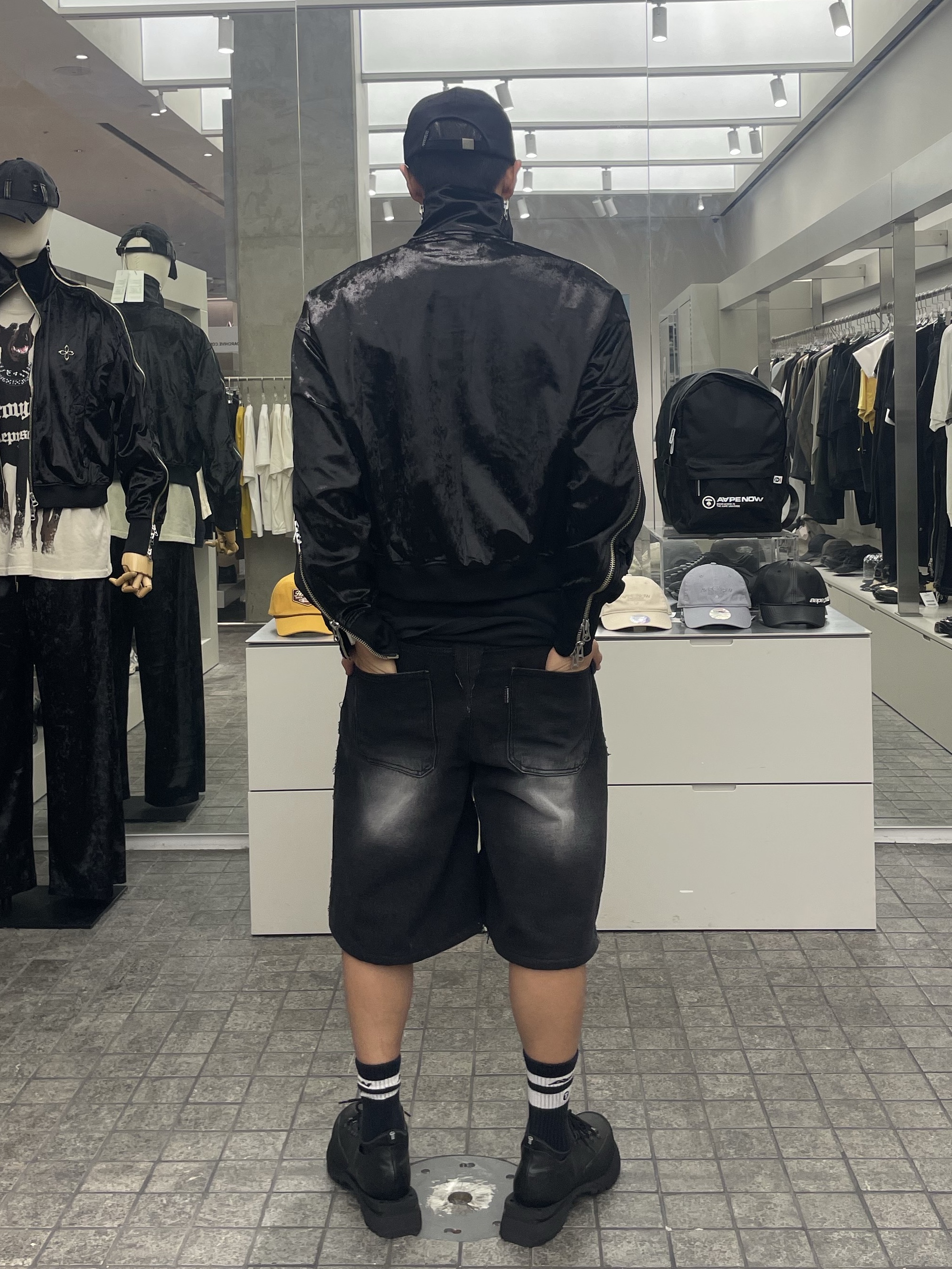 Surgery Remake Denim Bermuda Pants Black Denim, Demon Poyana Boot Vitello Black - 25SS 착용 스타일 - 3