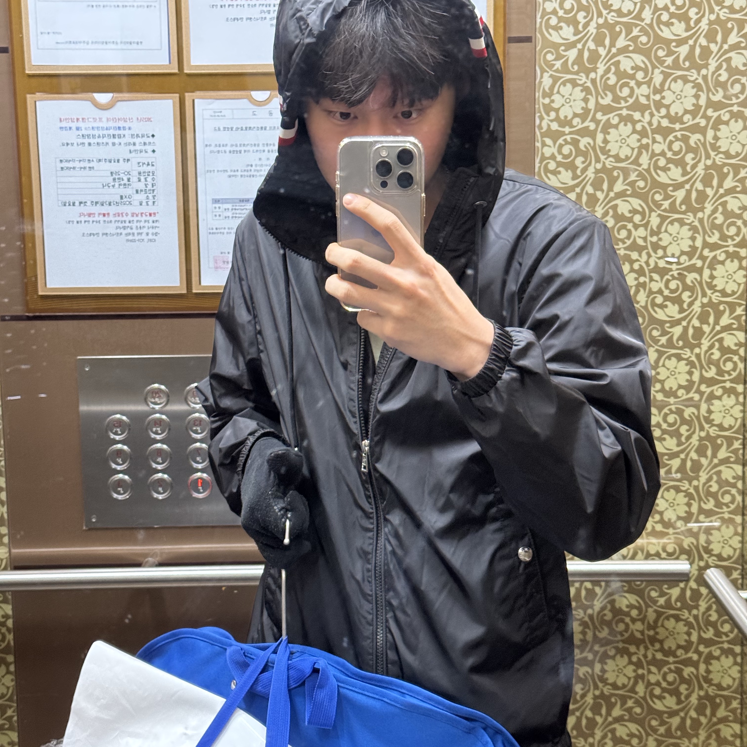 Moncler Grimpeurs Hooded Windbreaker Black - 25SS 착용 스타일