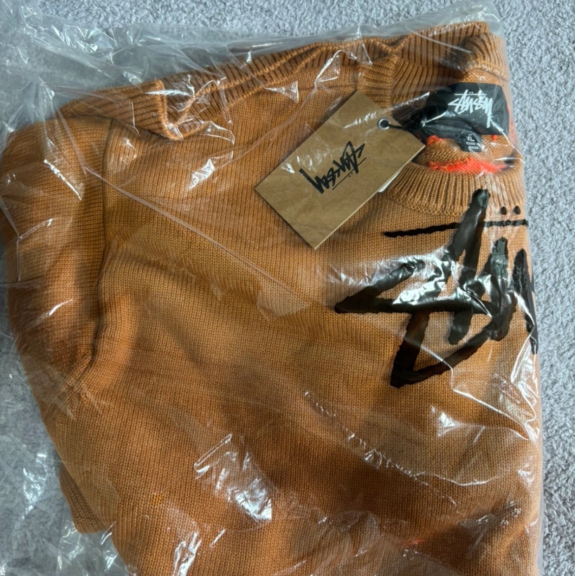 Stussy Laguna Icon Sweater Tan 착용 스타일
