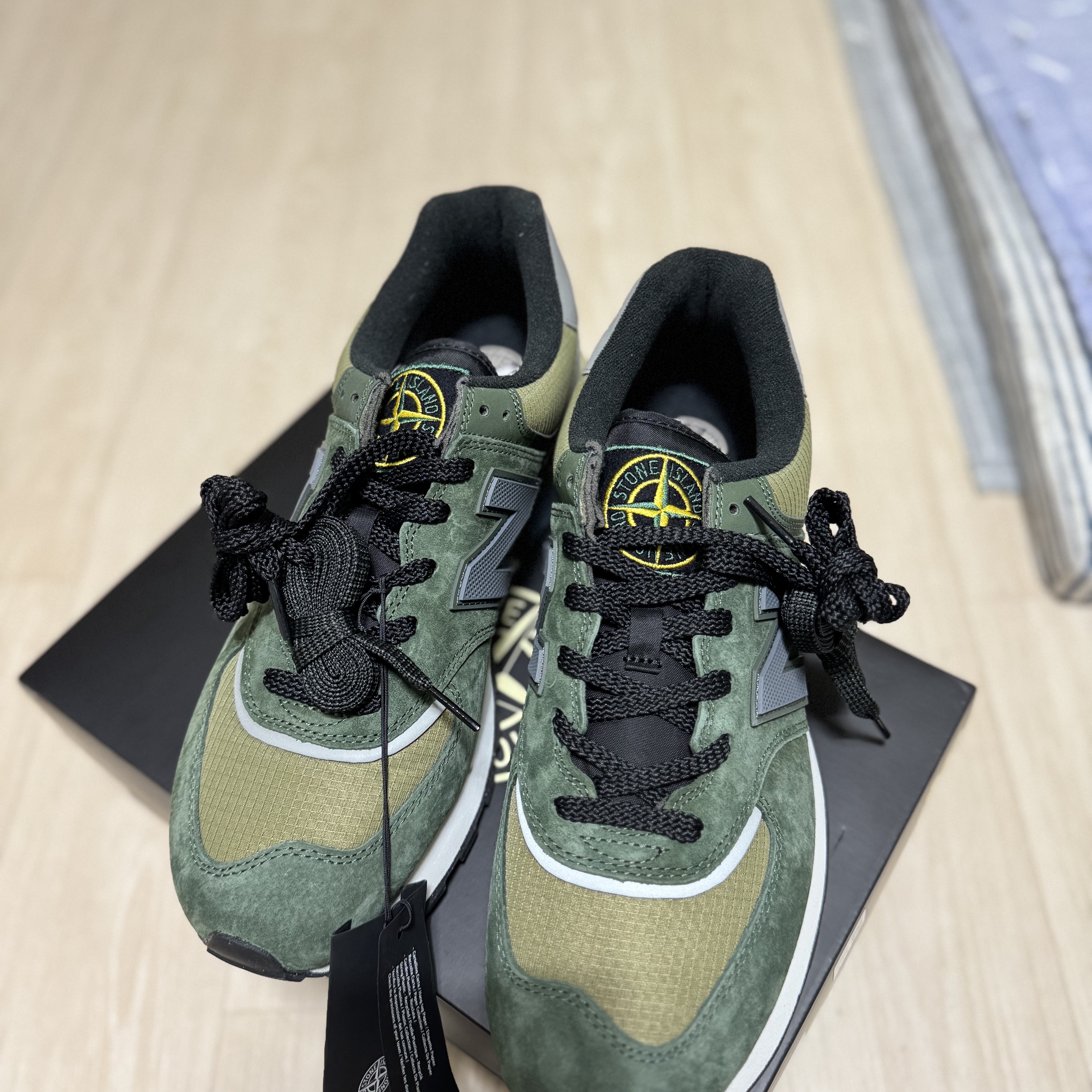 New Balance x Stone Island 574 Legacy Dark Green 착용 스타일
