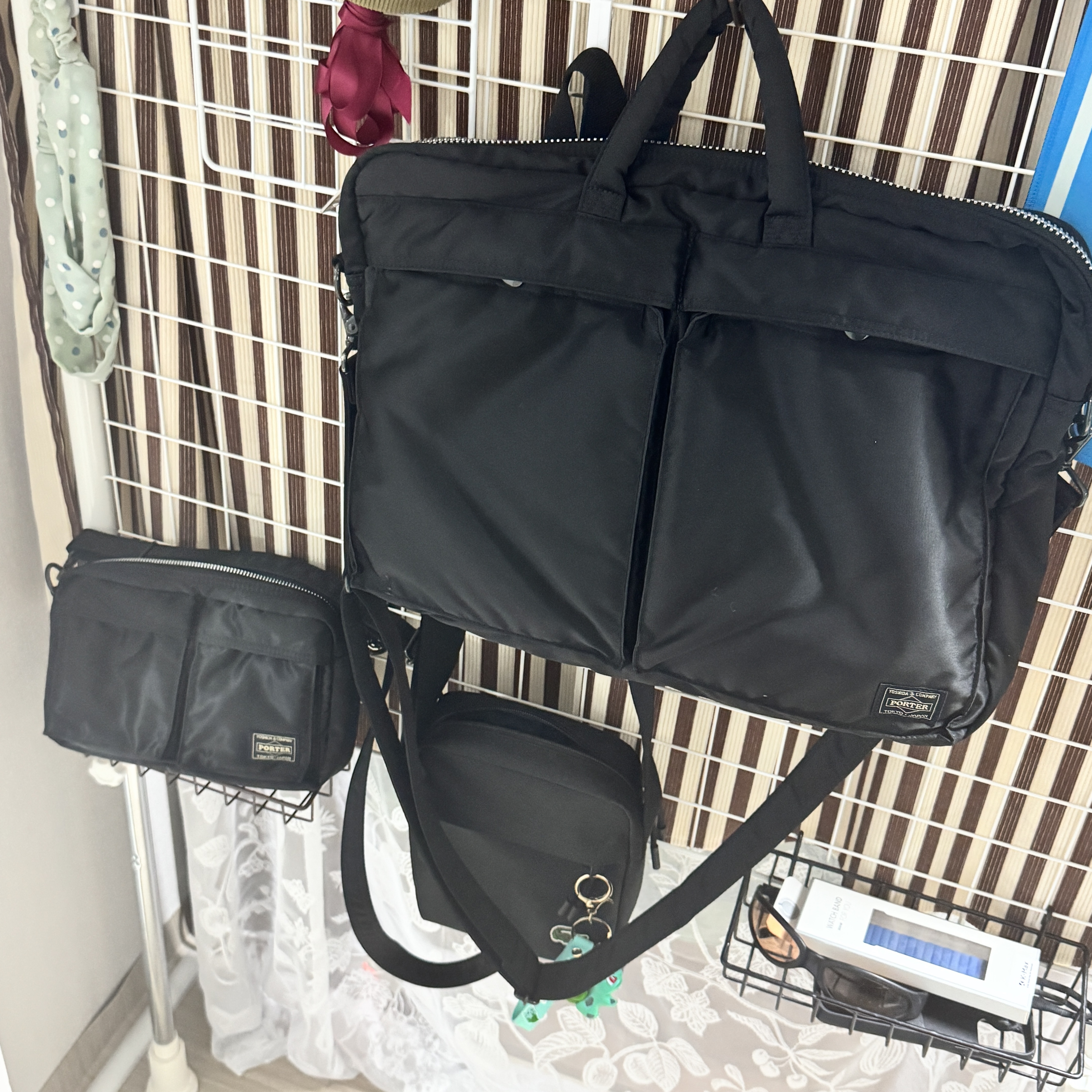 Porter All New Tanker Sling Bag Black, Porter Tanker 2Way Briefcase Black 착용 스타일 - 2