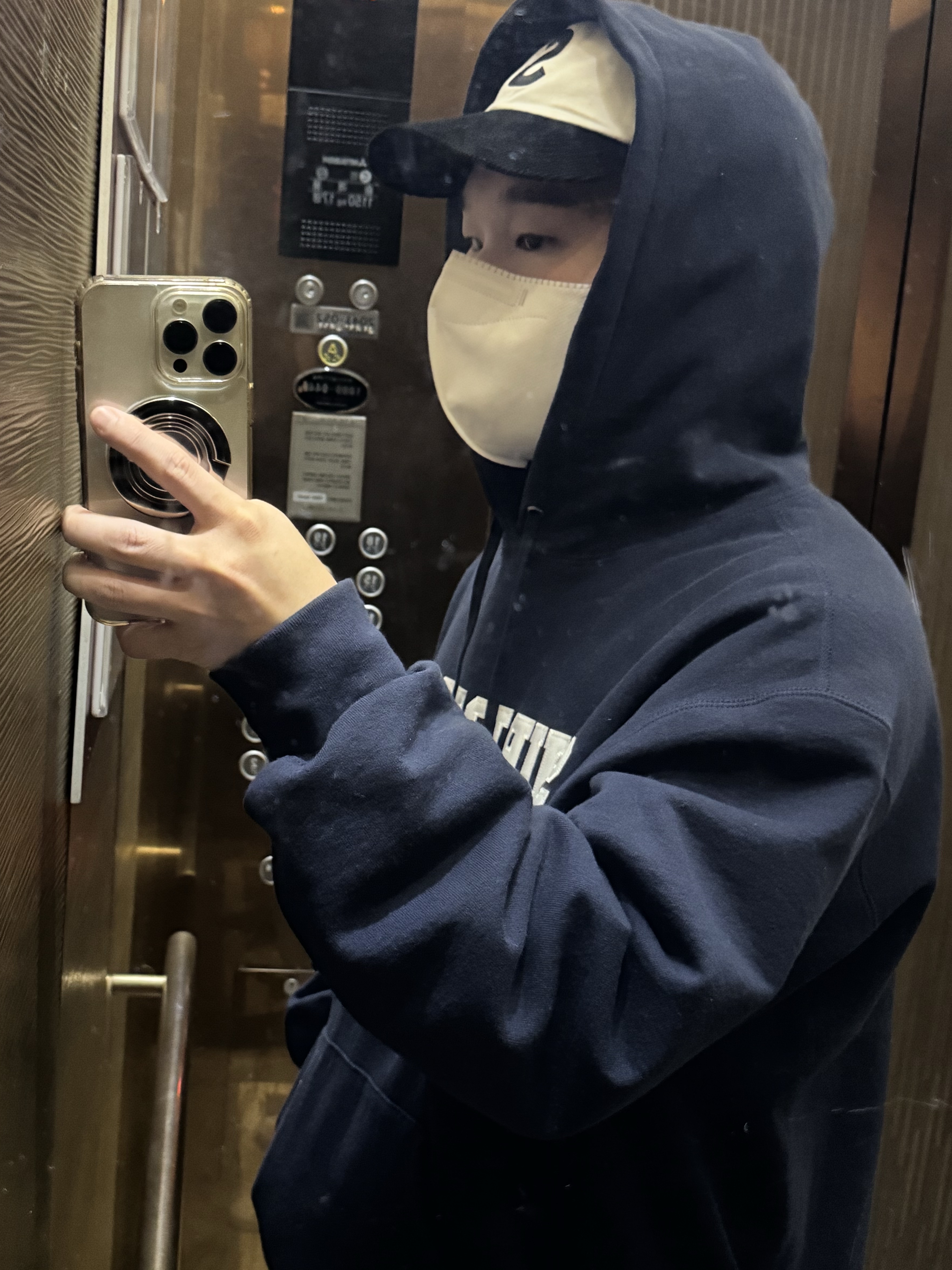 Supreme 2-Tone S Logo 6-Panel Stone - 24SS, Supreme Collegiate Hooded Sweatshirt Navy - 24SS 착용 스타일