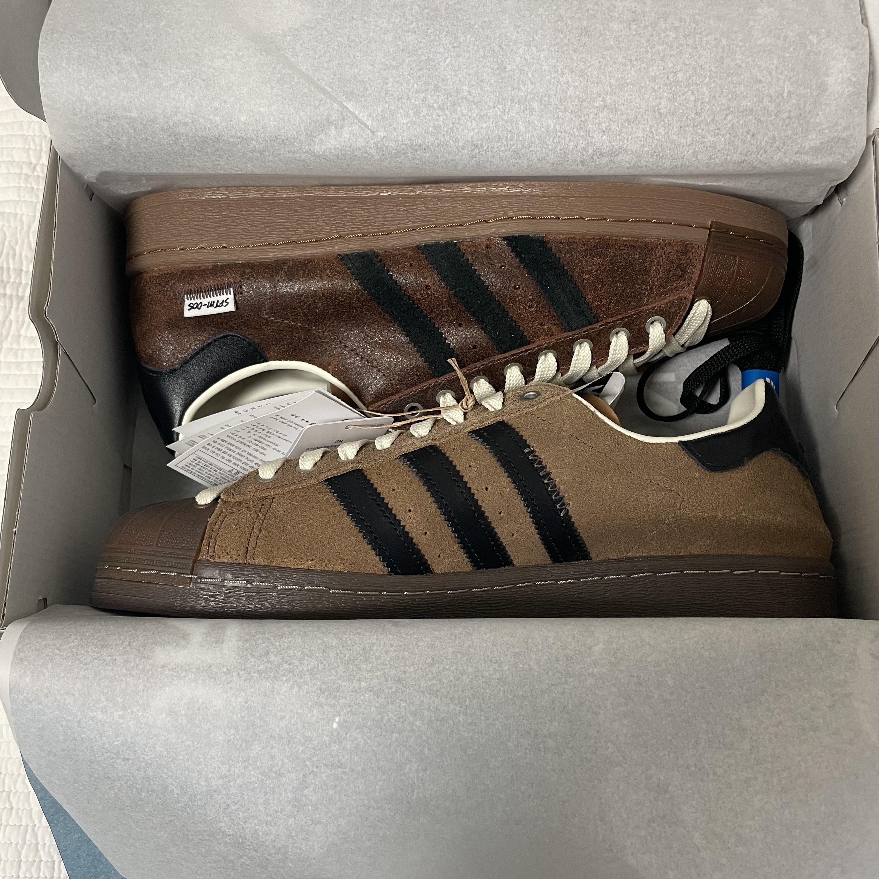 Adidas x Song for the Mute Superstar 82 Khaki Core Black 착용 스타일