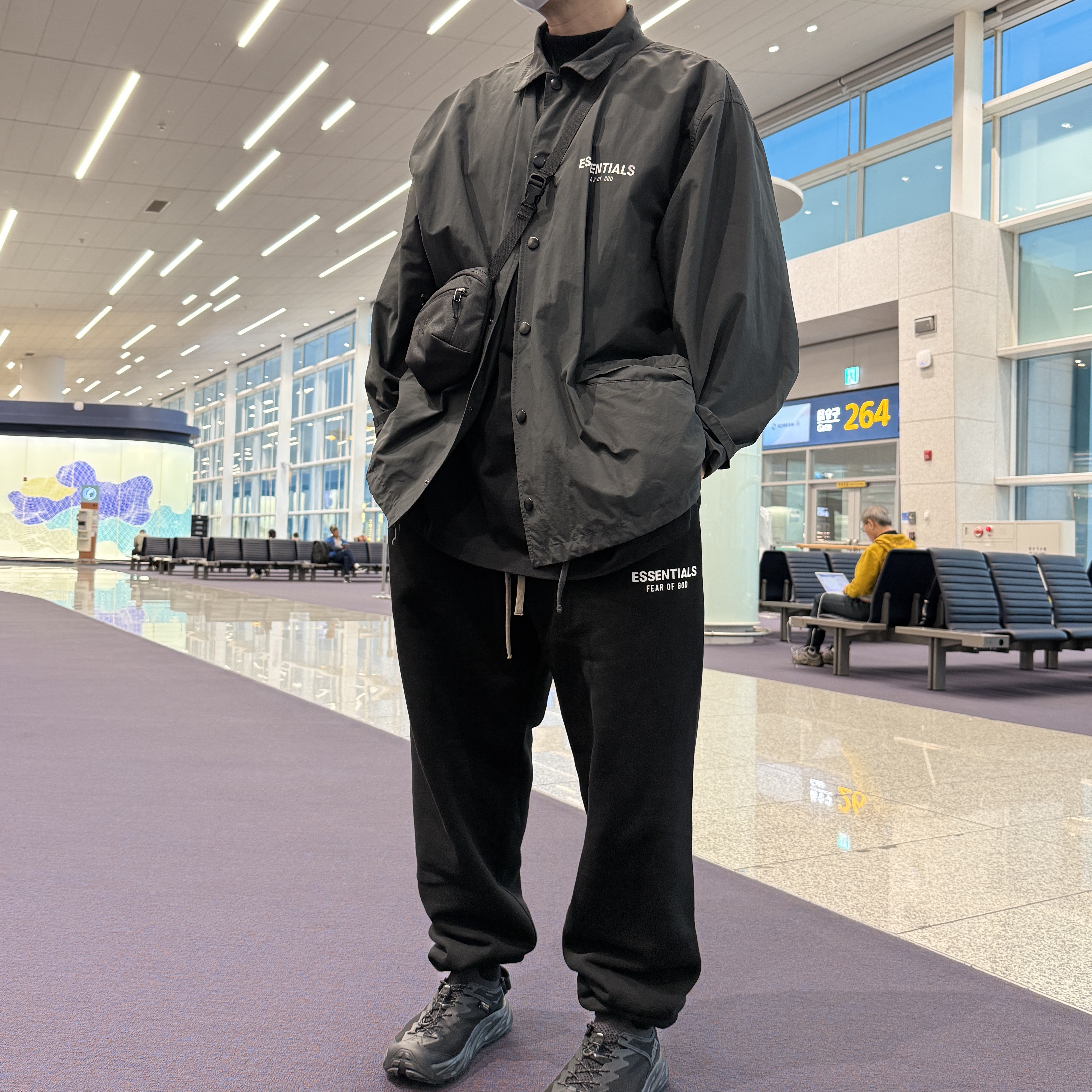 Essentials Fleece Essential Sweatpant Black - 24FW, Hoka Hopara 2 Black 착용 스타일 - 1