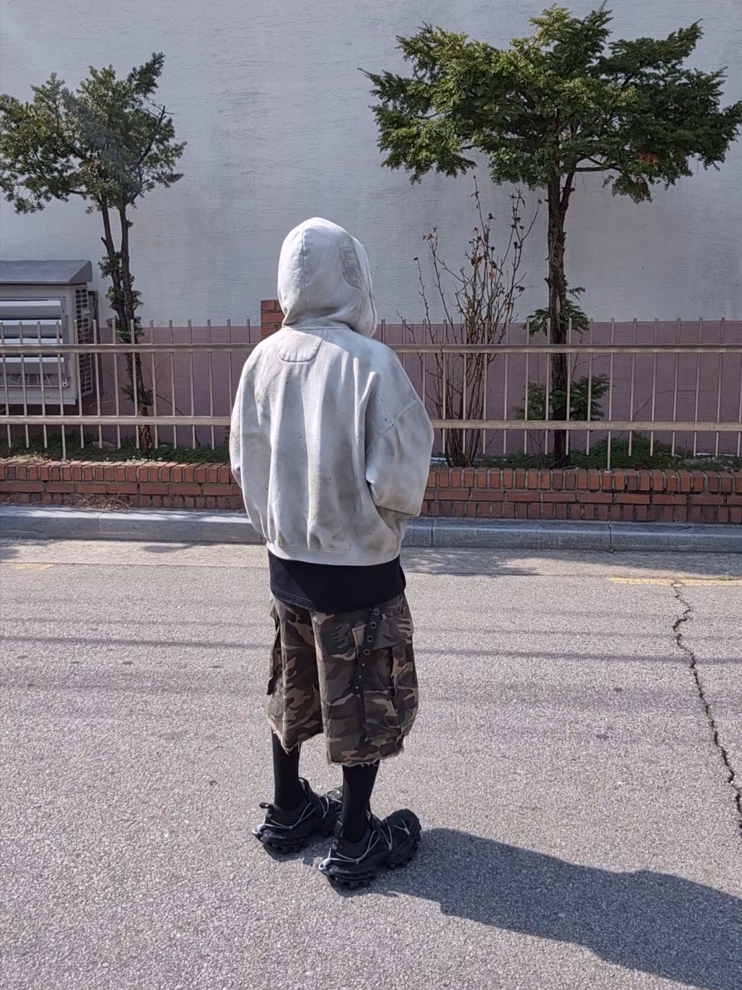 Undermycar Mu.47 Anti Fxxking Logo Play Big Cargo Camo Shorts Camo Mocha, Balenciaga Hike Sneaker Black 착용 스타일 - 7