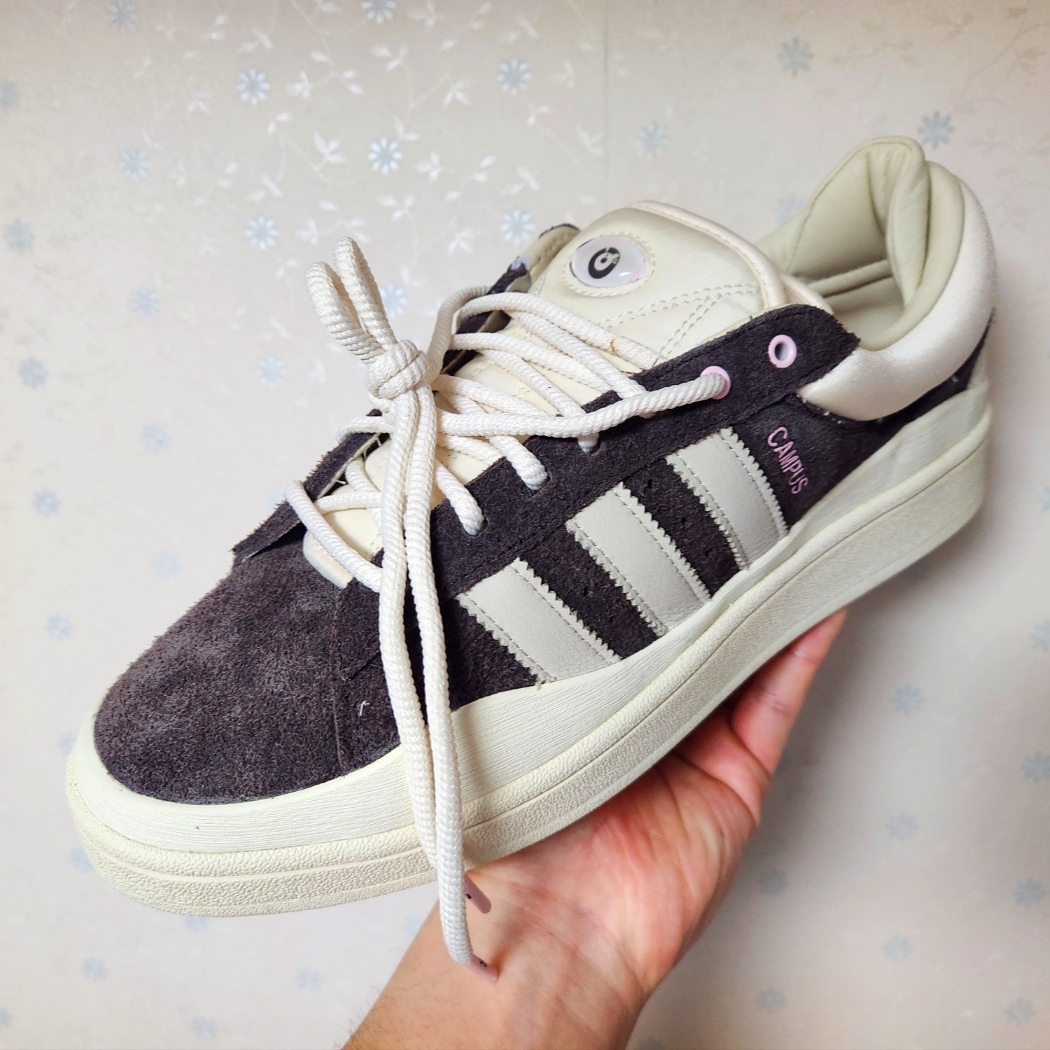 Adidas x Bad Bunny Campus Dark Brown Chalk White 착용 스타일 - 2