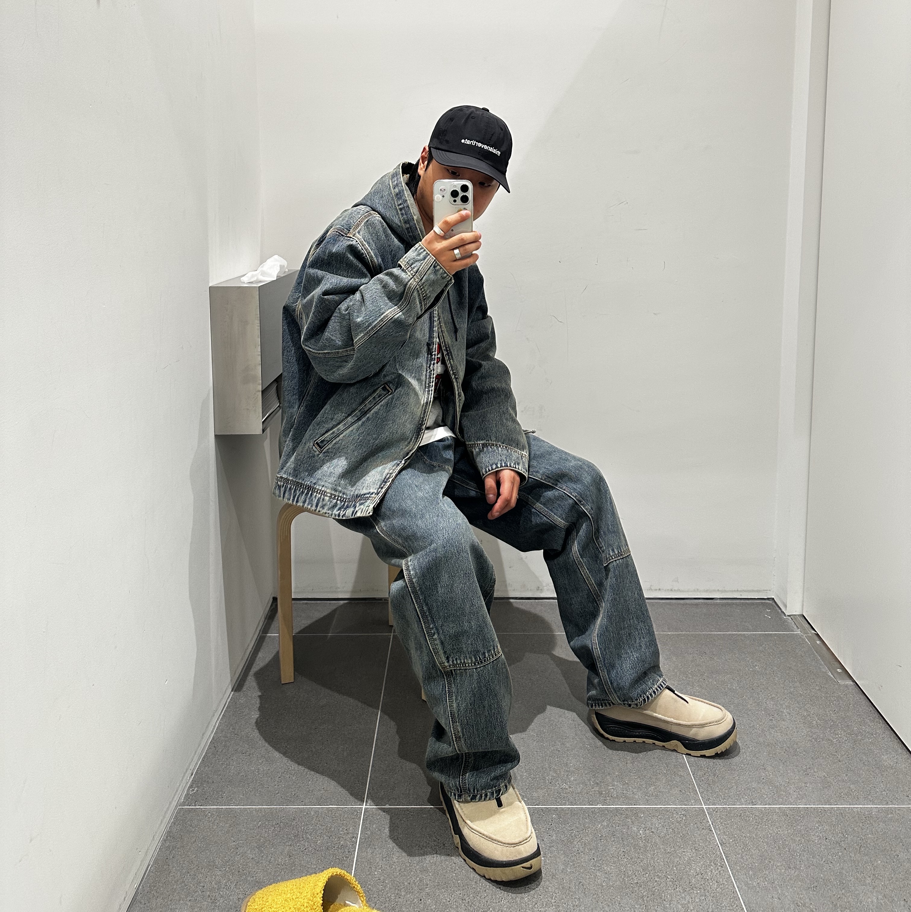 Nike ACG Izy Khaki and Black 착용 스타일