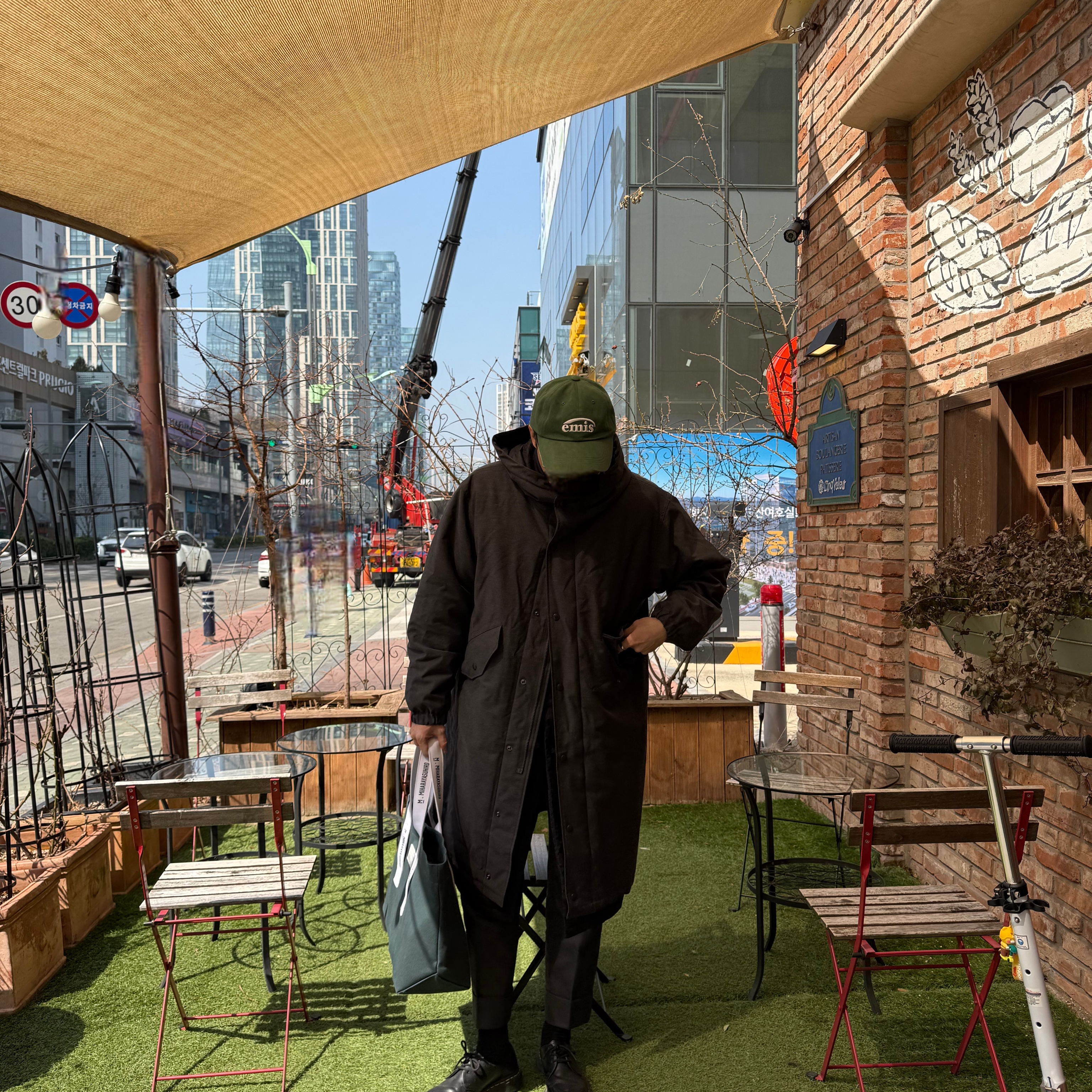 Uniqlo x Engineered Garments Pufftech Hooded Coat Dark Gray 착용 스타일