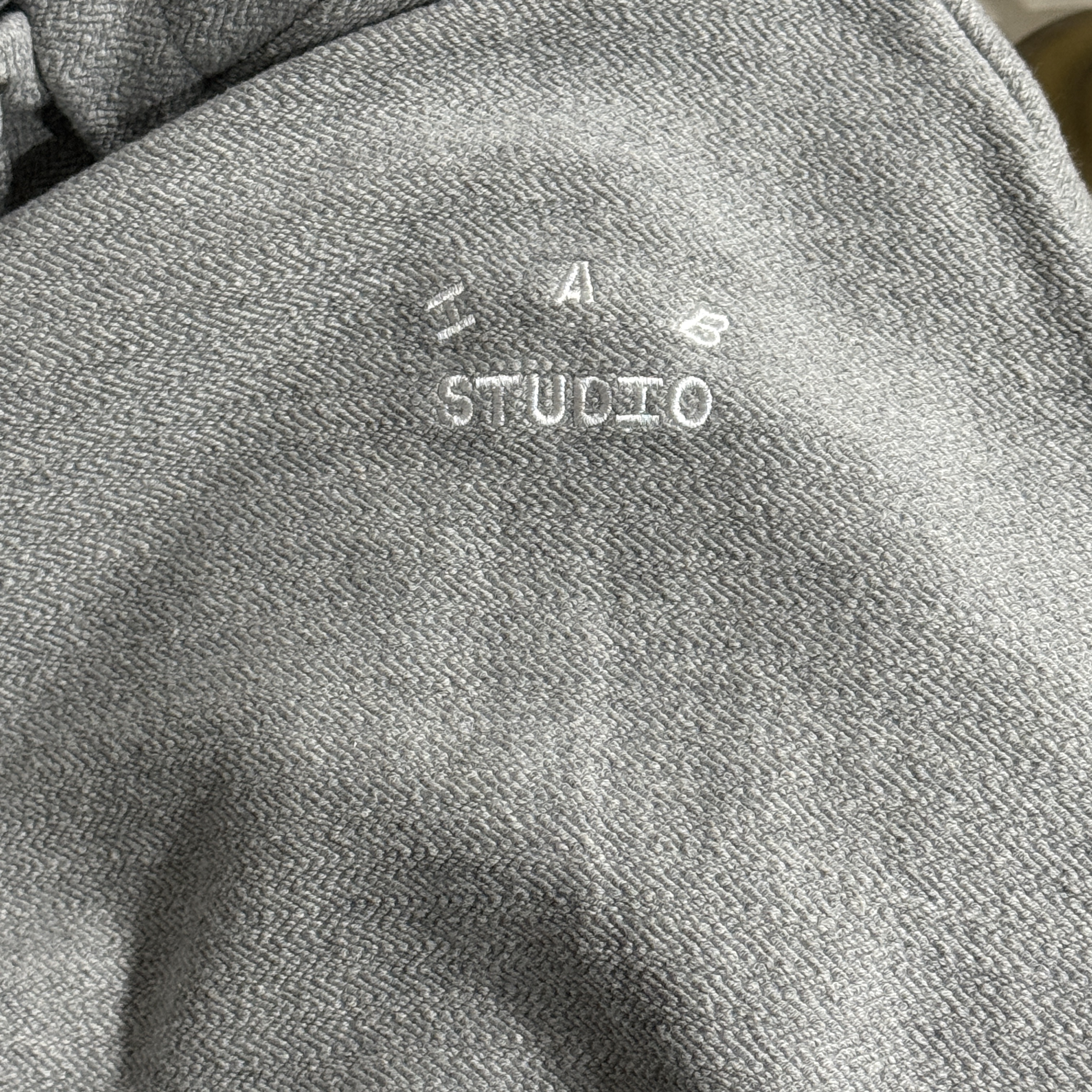 IAB Studio Herringbone Hoodie Gray White 착용 스타일 - 1