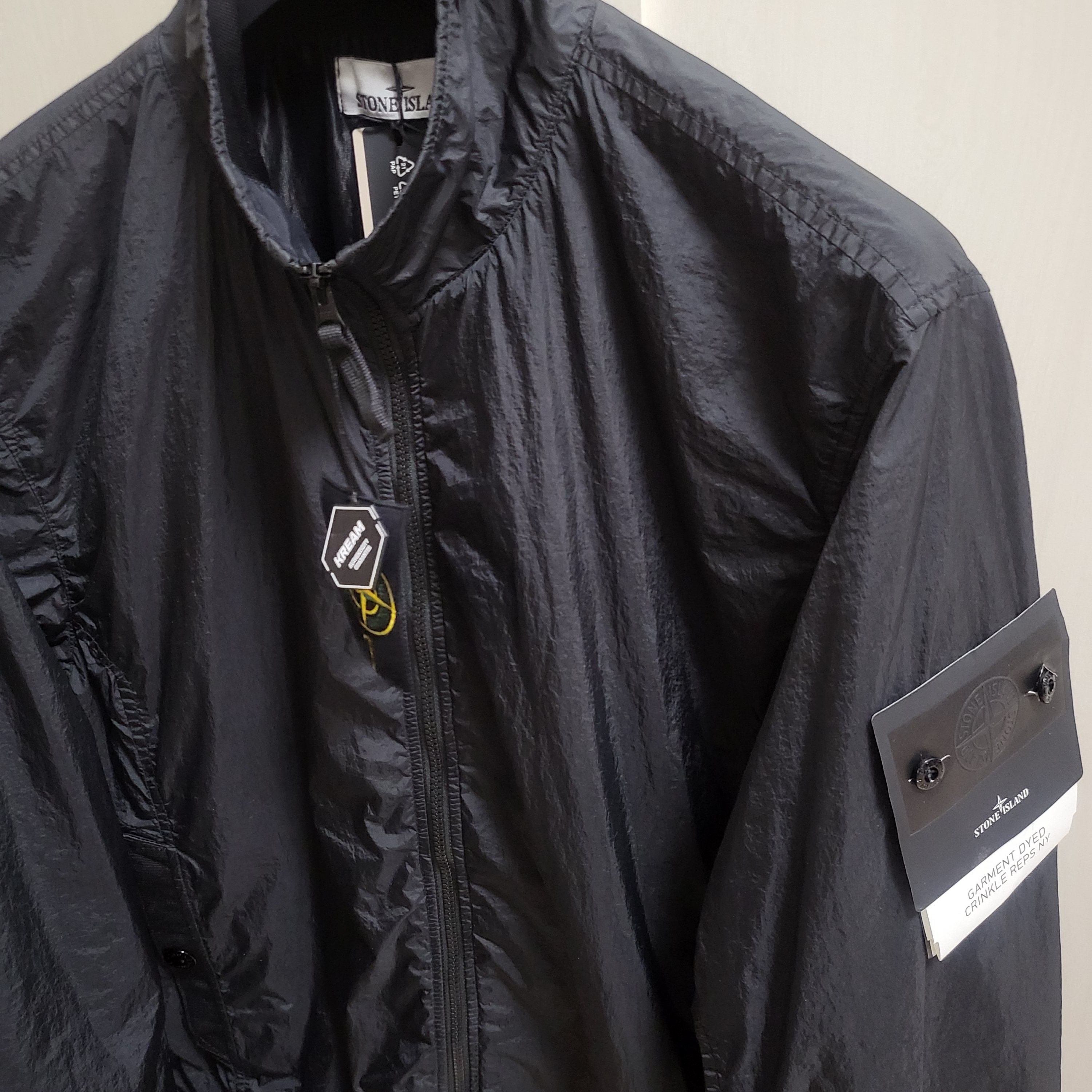 Stone Island 4100037 Crinkle Reps R-NY Wind Resistant Jacket Black - 25SS 착용 스타일
