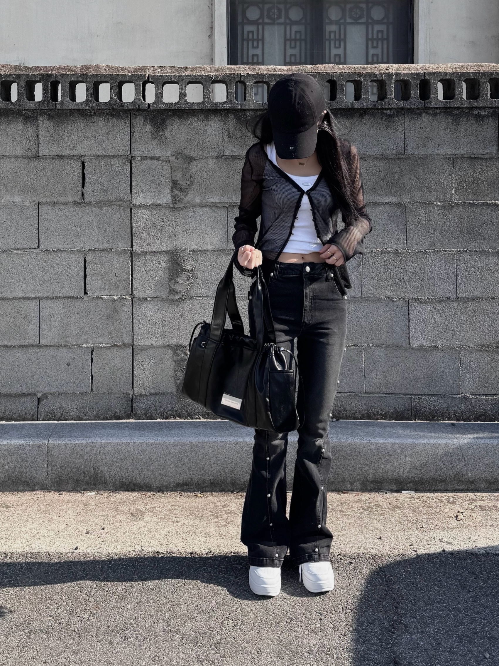 Yeezy Gap Engineered By Balenciaga Logo Cap Black 착용 스타일 - 2