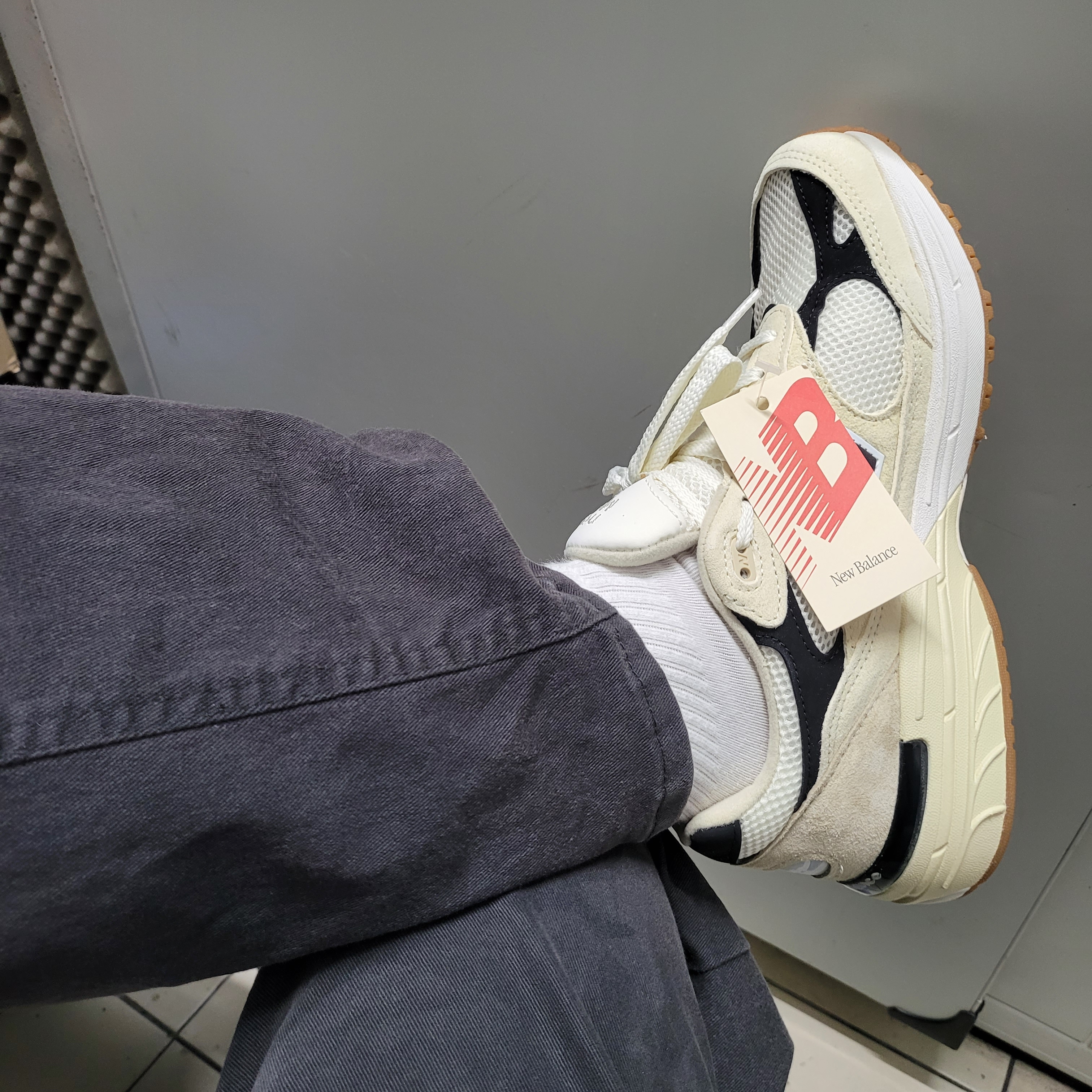 New Balance 993 Made in USA Sea Salt Black 착용 스타일