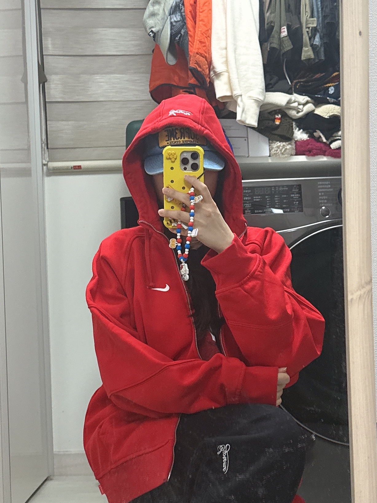 Supreme Announcing T-Shirt Black - 25SS, Supreme x Nike Zip Up Hooded Sweatshirt Red - 25SS 착용 스타일 - 3