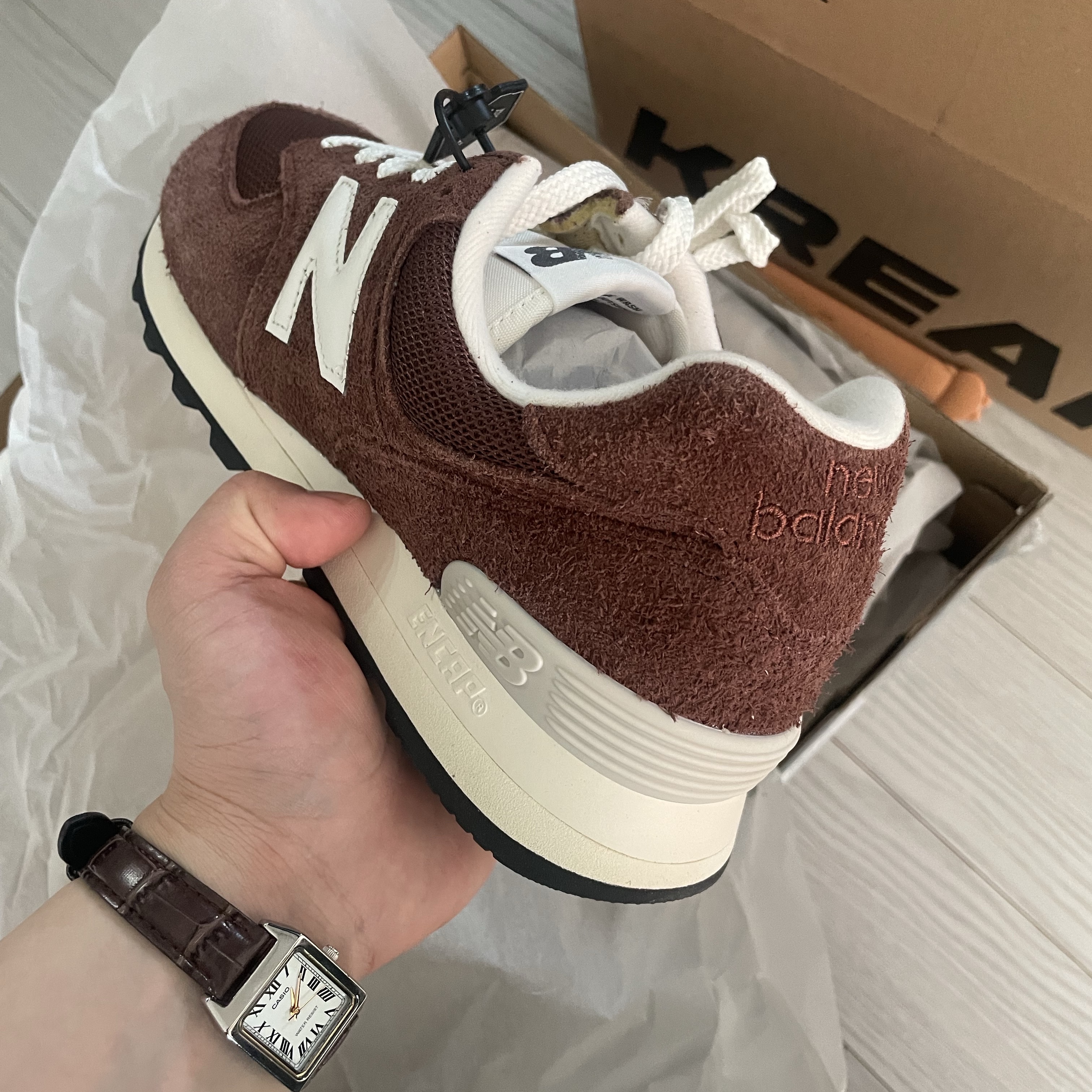 New Balance 574 Rich Oak - D Standard, Casio LTP-V007L-7B2 착용 스타일 - 2