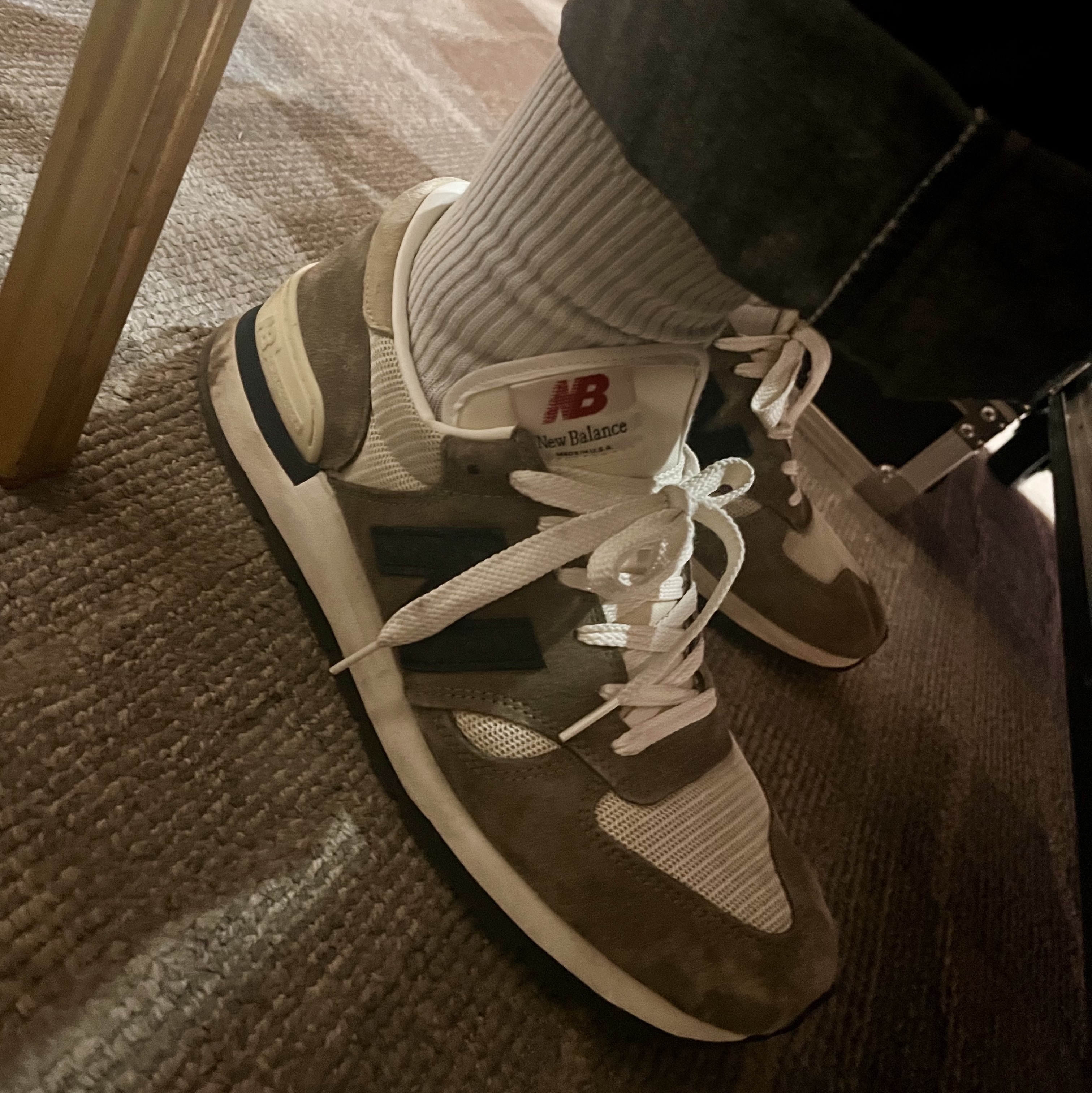 New Balance 990v1 Made in USA Olive 착용 스타일