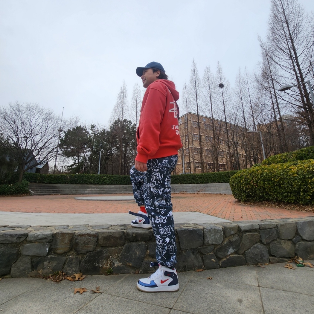 Stussy Ist Venus Zip Hoodie Pepper, Nike Air Force 1 Mid QS University Red and Midnight Navy 착용 스타일