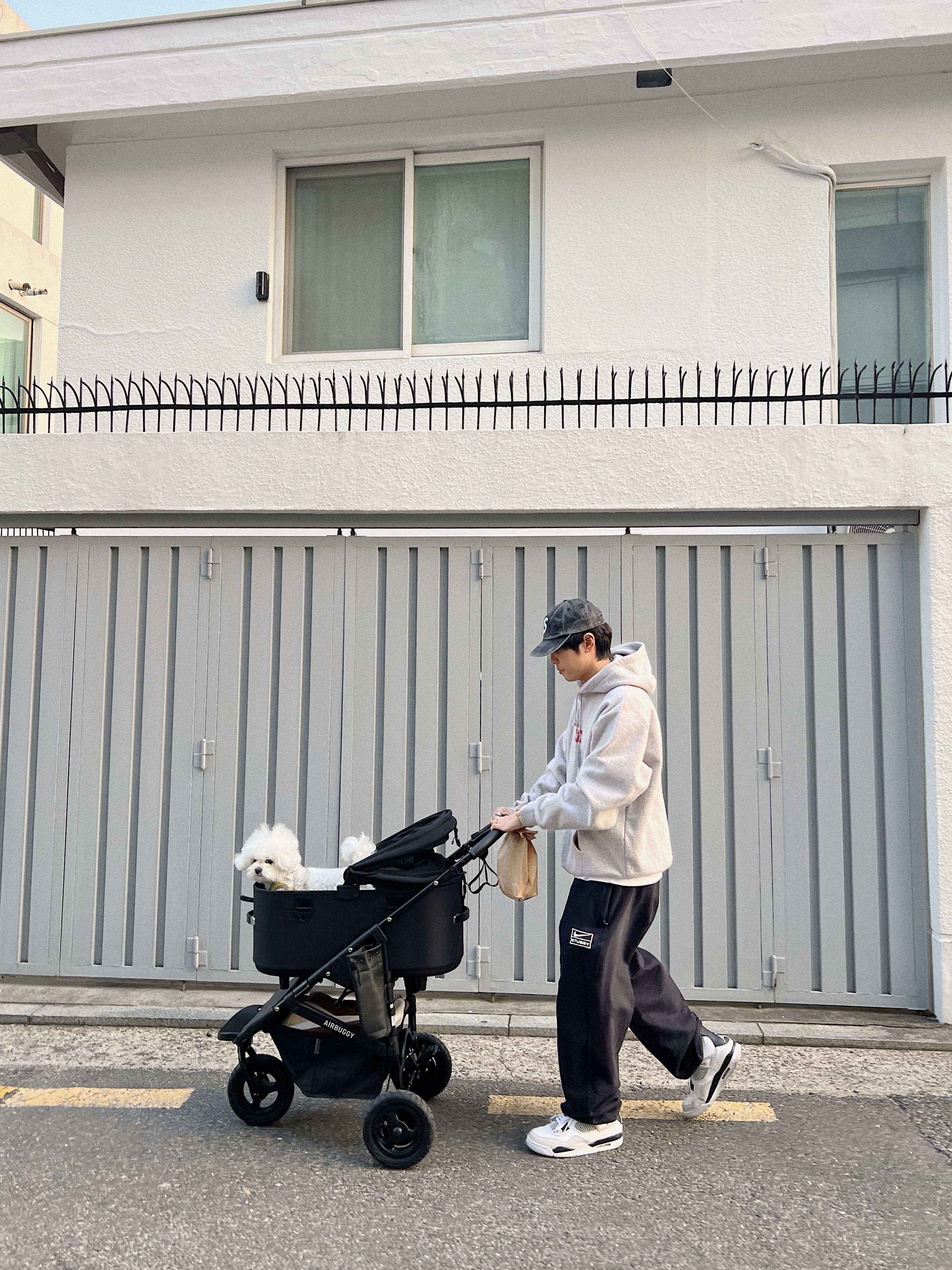 Supreme Inside Out Box Logo Hooded Sweatshirt Heather Grey - 23SS, Nike x Stussy NRG RA Washed Fleece Pants Black (DN4030-010) 착용 스타일 - 1