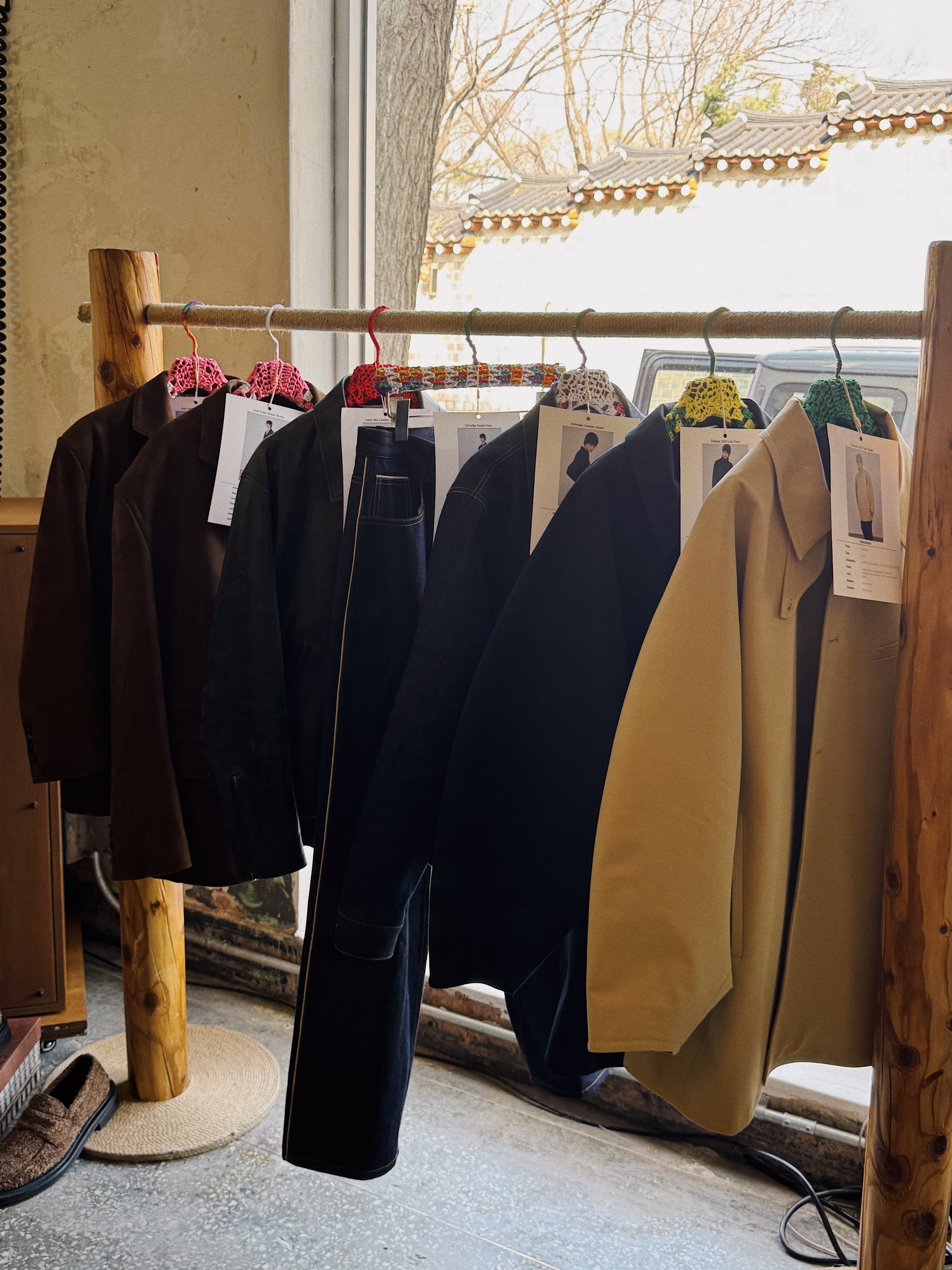 STU Goat Suede Trucker Jacket Brown, Nonnod Double pocket twill pants Beige 착용 스타일 - 4