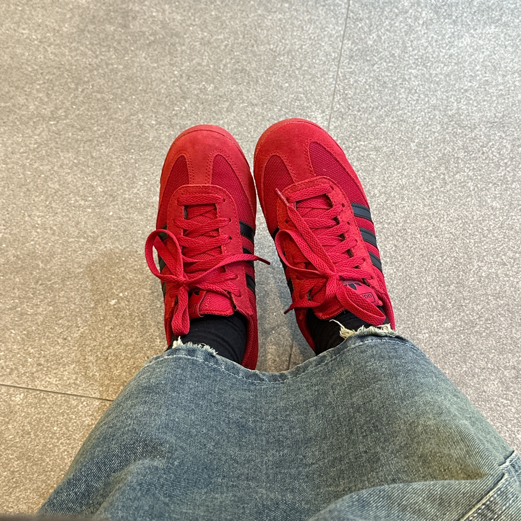 Adidas R71 Team Victory Red Core Black 착용 스타일