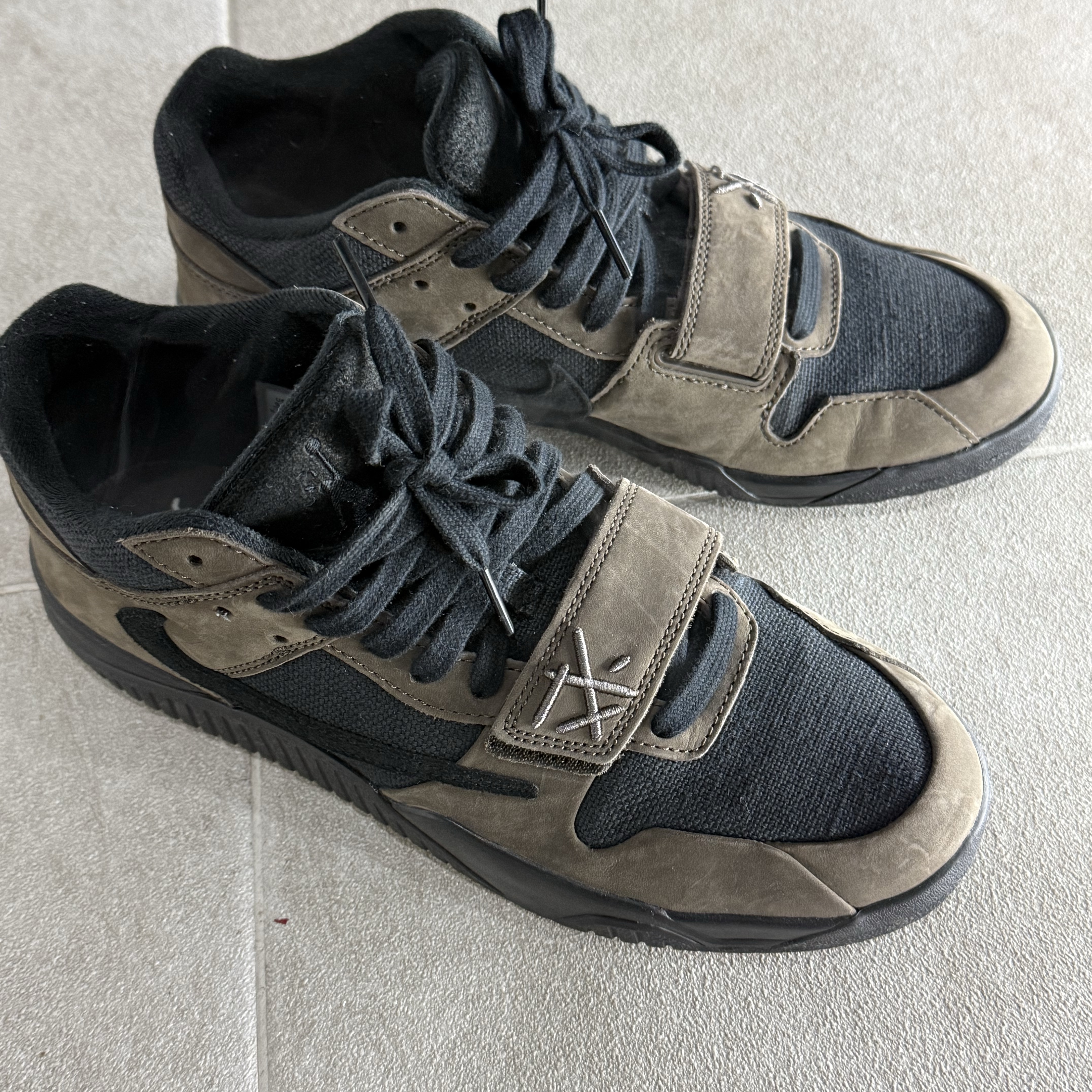 Jordan x Travis Scott Jumpman Jack TR Black and Dark Mocha 착용 스타일