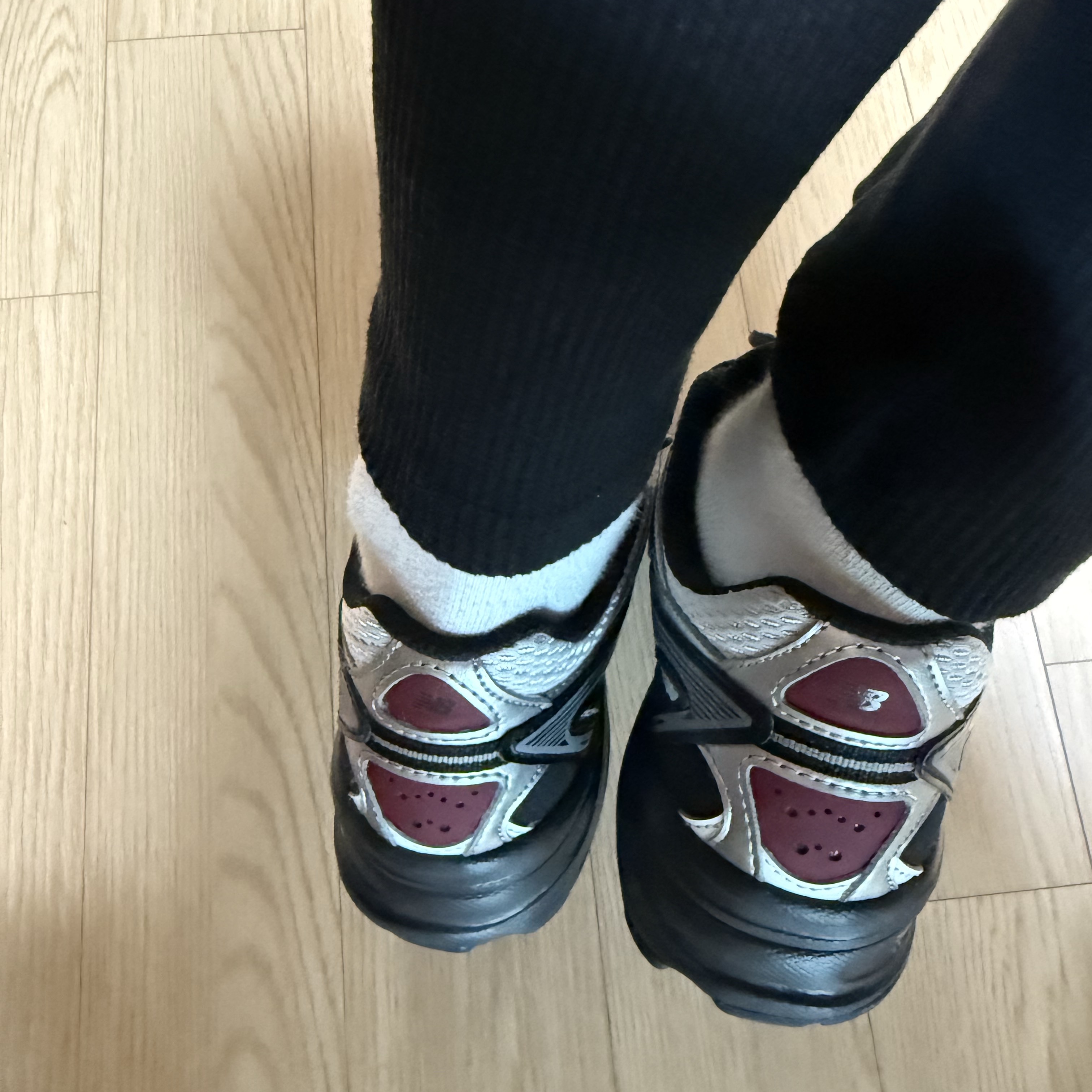 New Balance 509 Black Gray 착용 스타일 - 1