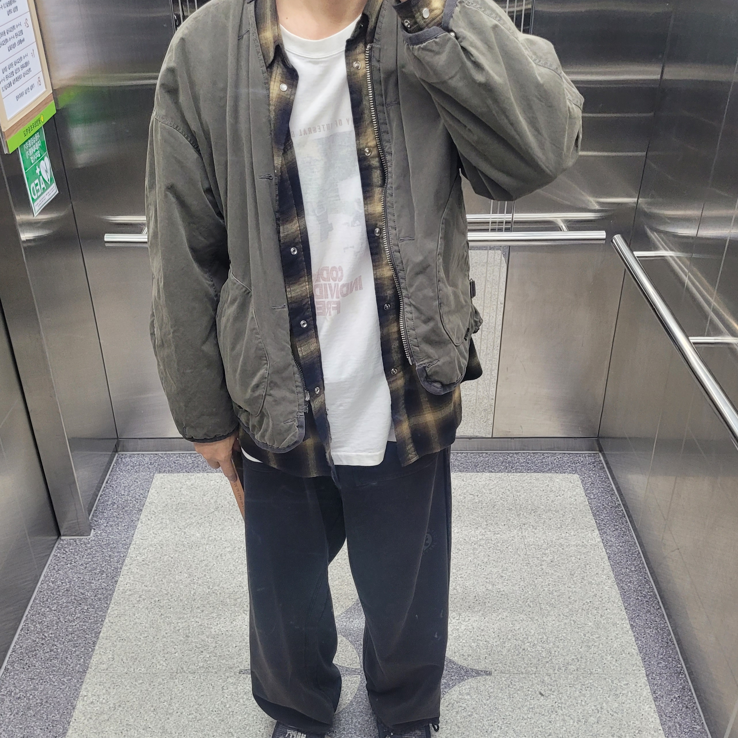 Polyteru Reversible Liner Jacket Used Olive + Quilted Green, Polyteru 1011 Fatigue Sweatpants 1.2v Bleached Black 착용 스타일
