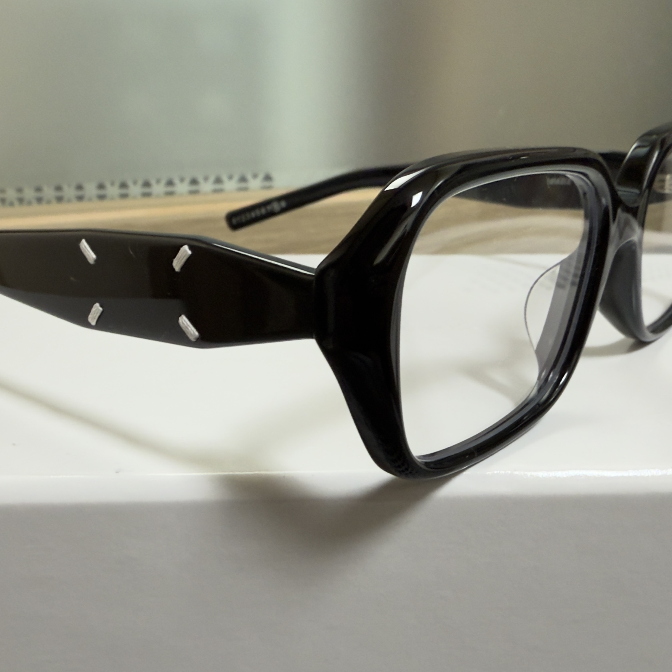 Gentle Monster x Maison Margiela MM212 Black Clear 착용 스타일