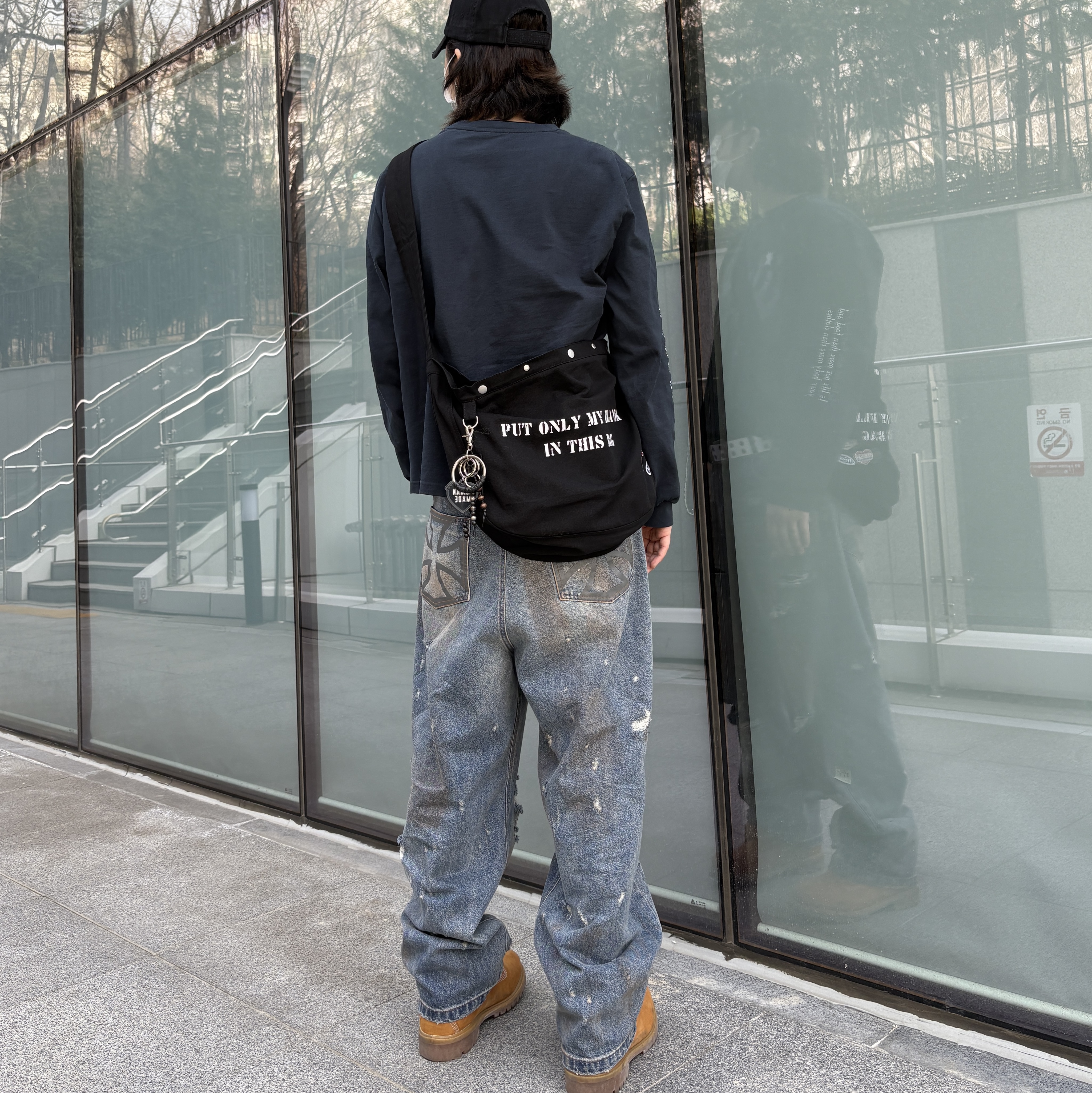 Our Legacy Tour Long Sleeve Lilac Taste Of Hands Print Charcoal, Flavorism VTG Newspaper Bag Black 착용 스타일