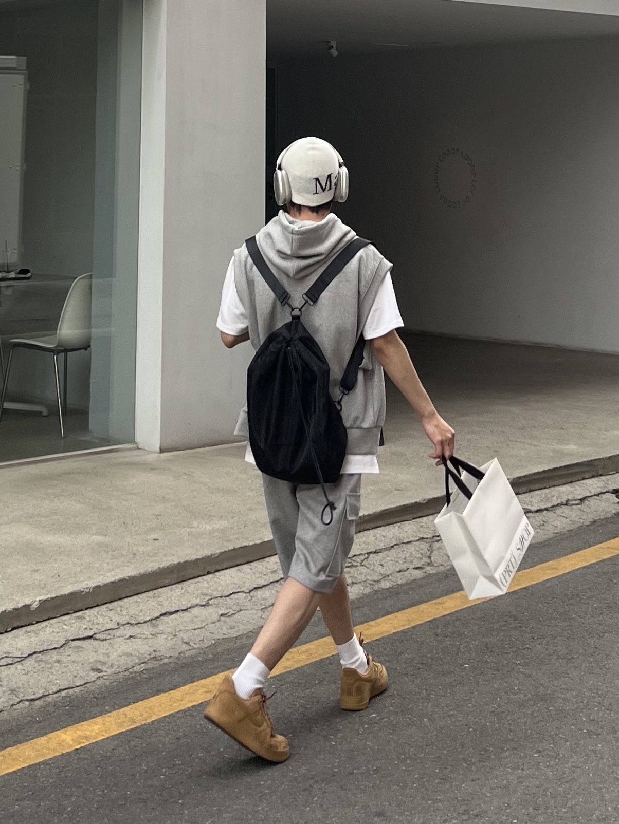 Nike Air Force 1 '07 WB Flax, Matin Kim Logo Jacquard Short Beanie White 착용 스타일 - 2