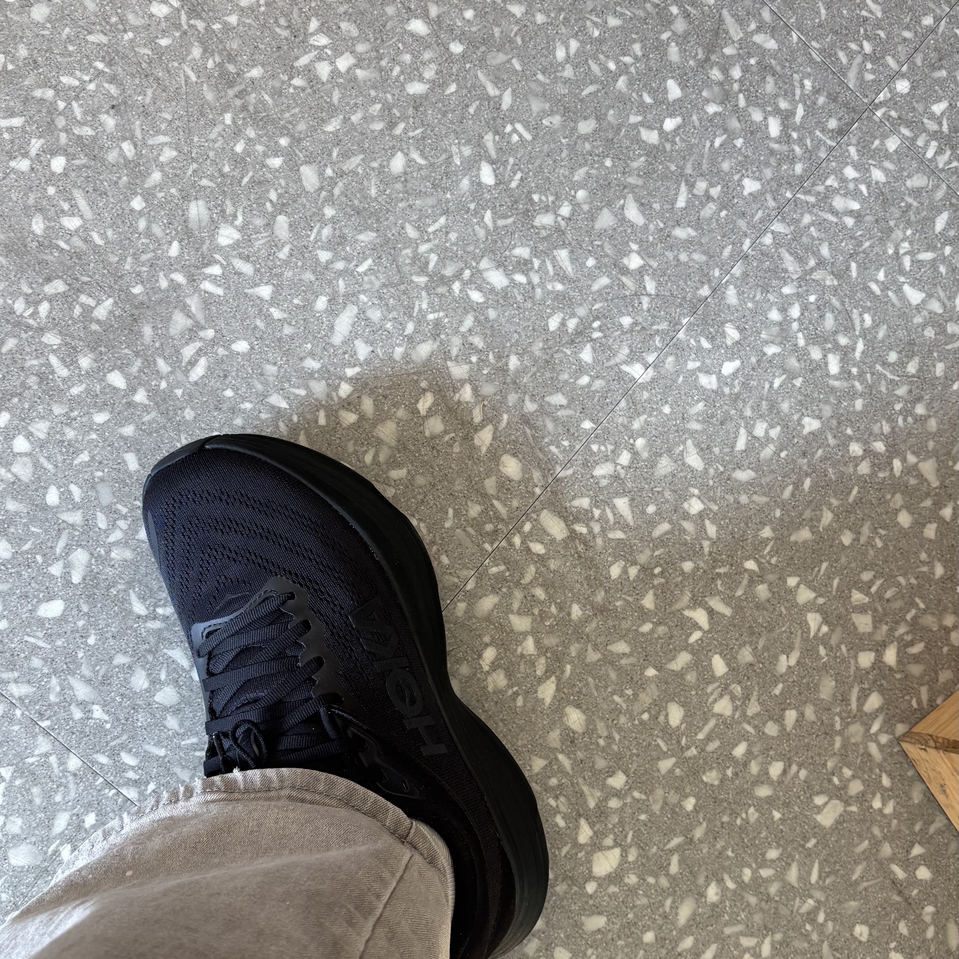 Hoka Bondi 8 Black - Regular 착용 스타일