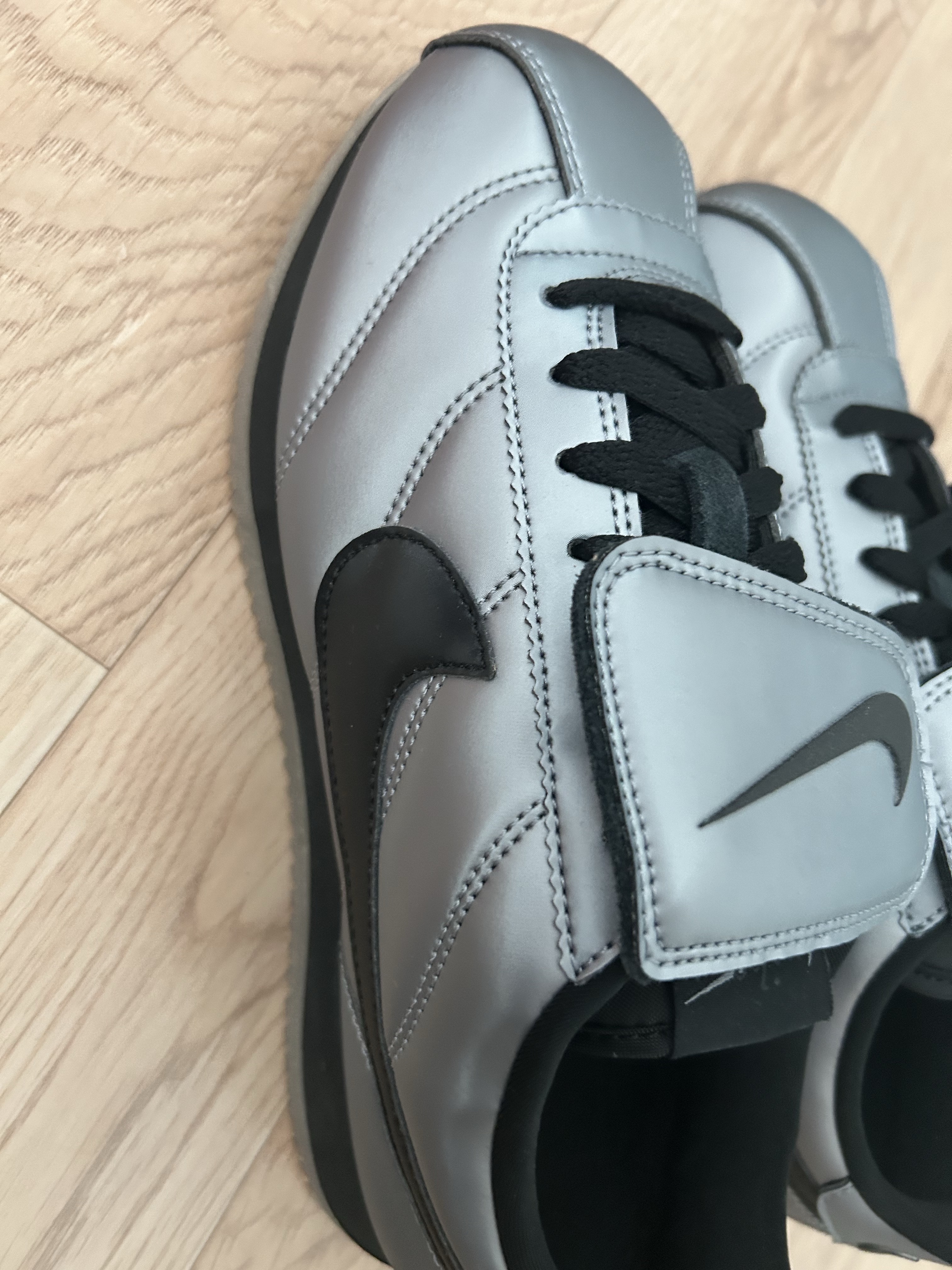 Nike Cortez Leather SE Metallic Cool Grey Black 착용 스타일