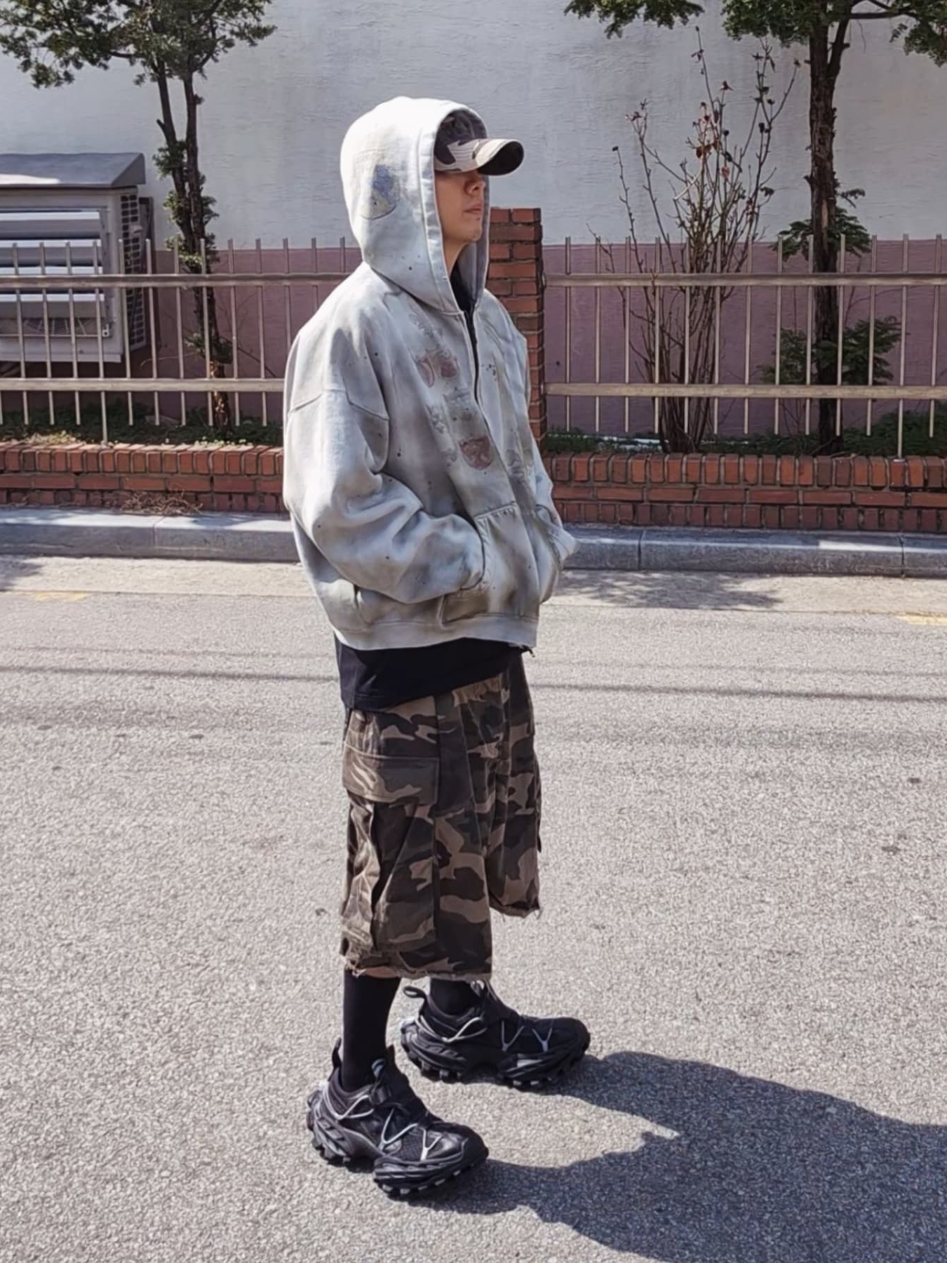 Undermycar Mu.47 Anti Fxxking Logo Play Big Cargo Camo Shorts Camo Mocha 착용 스타일 - 5