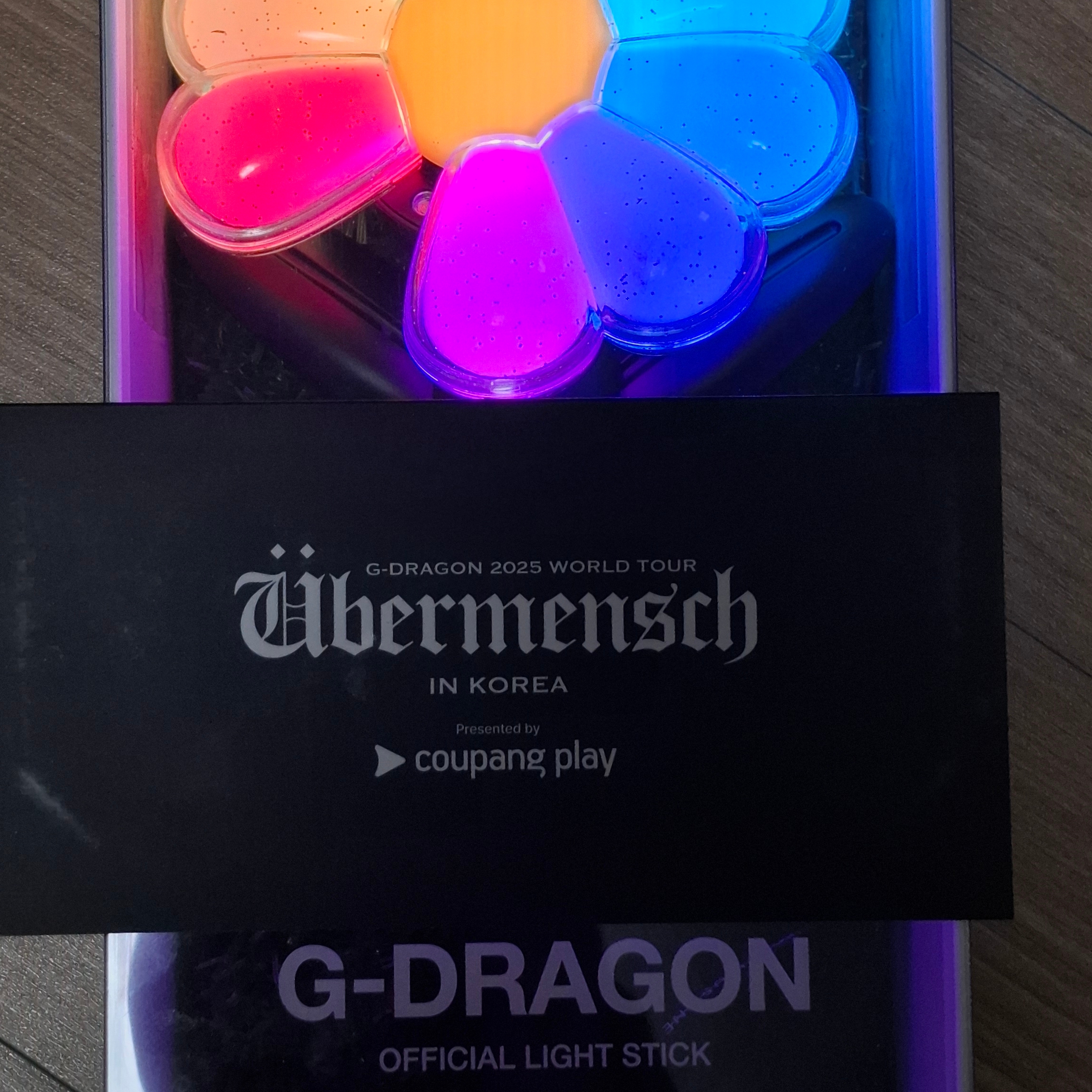 G-DRAGON Ubermensch Official Light Stick 착용 스타일