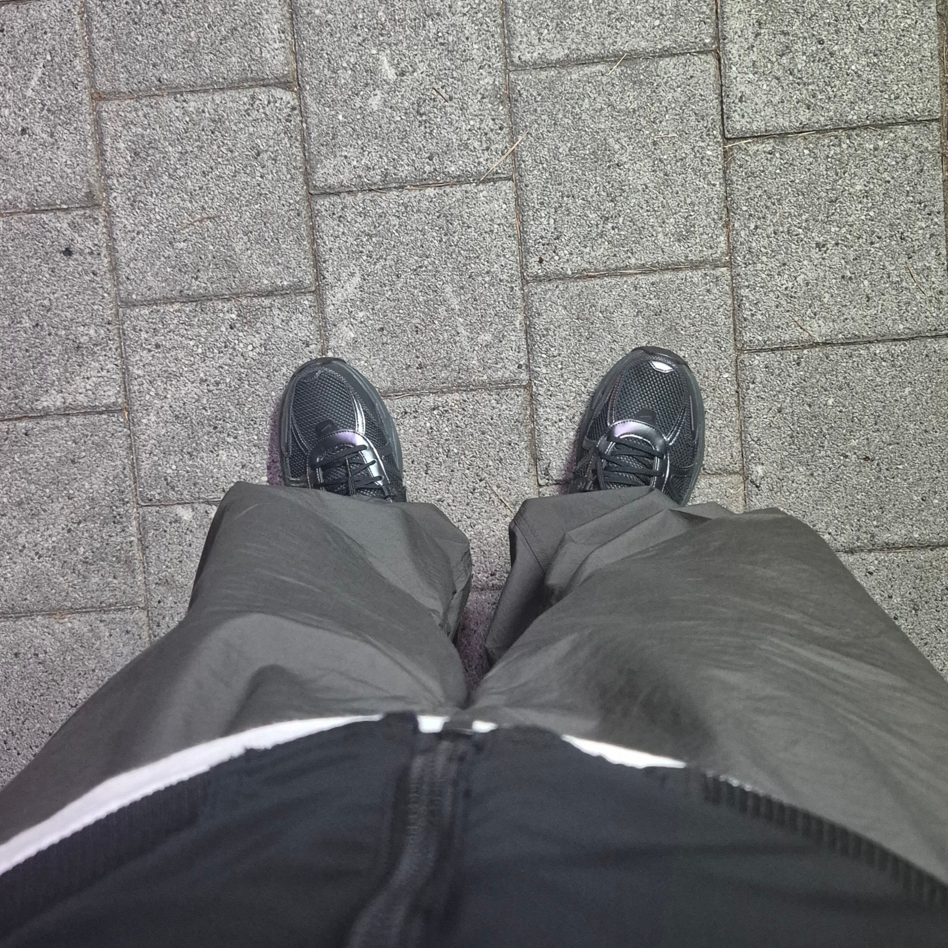 Nike V2K Run Black Anthracite 착용 스타일