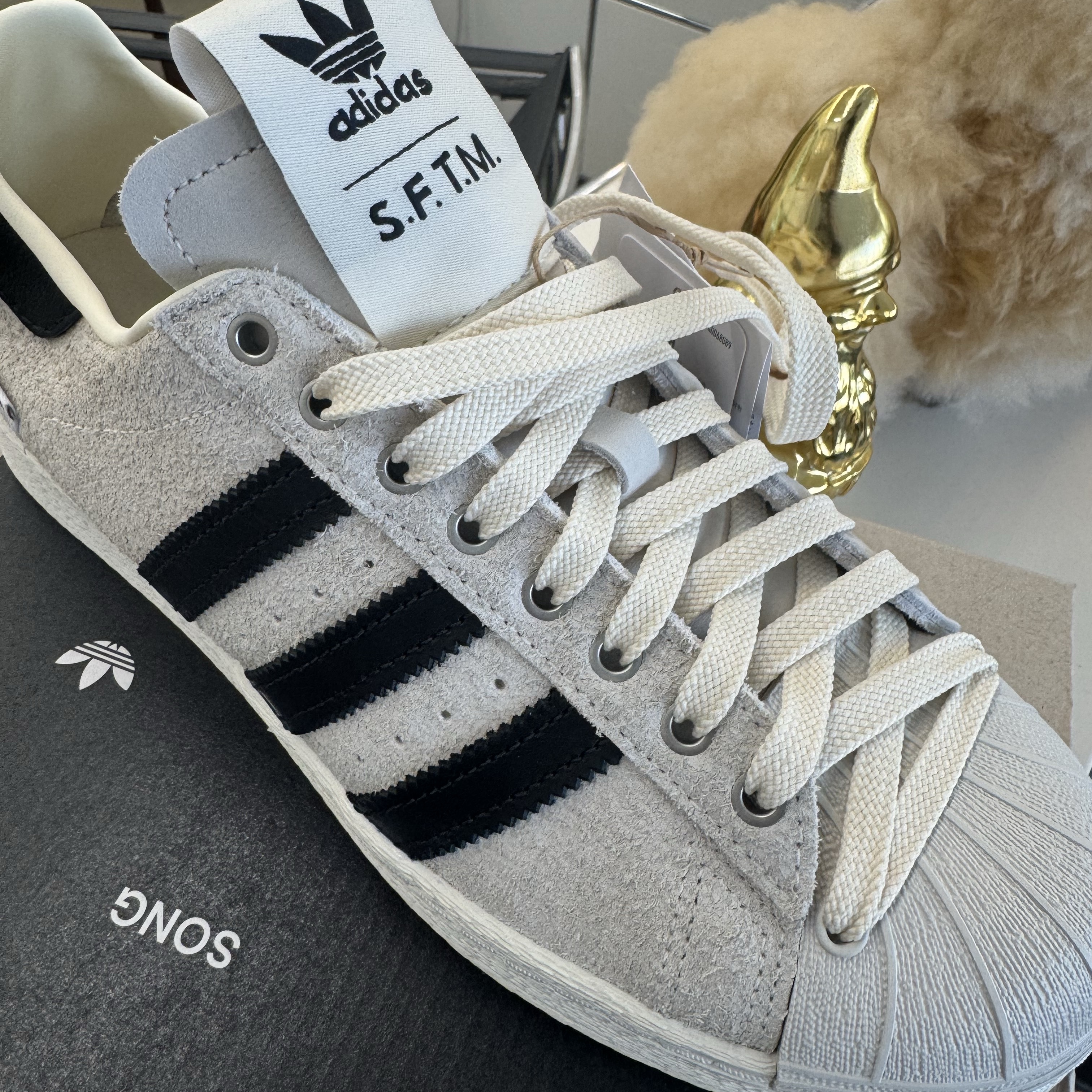 Adidas x Song for the Mute Superstar 82 Cream White Core Black 착용 스타일