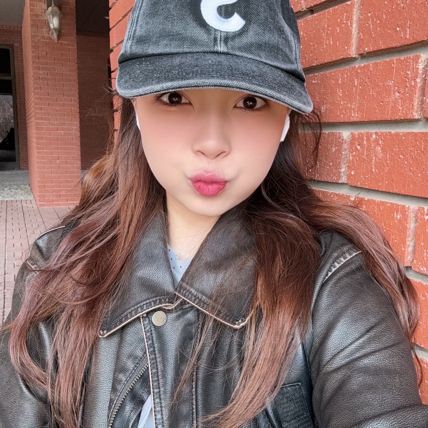 슈프림 피그먼트 S 로고 6-패널 블랙 - 24FW, 오니츠카 타이거 멕시코 66 옐로우 블랙 착용 스타일 - 2