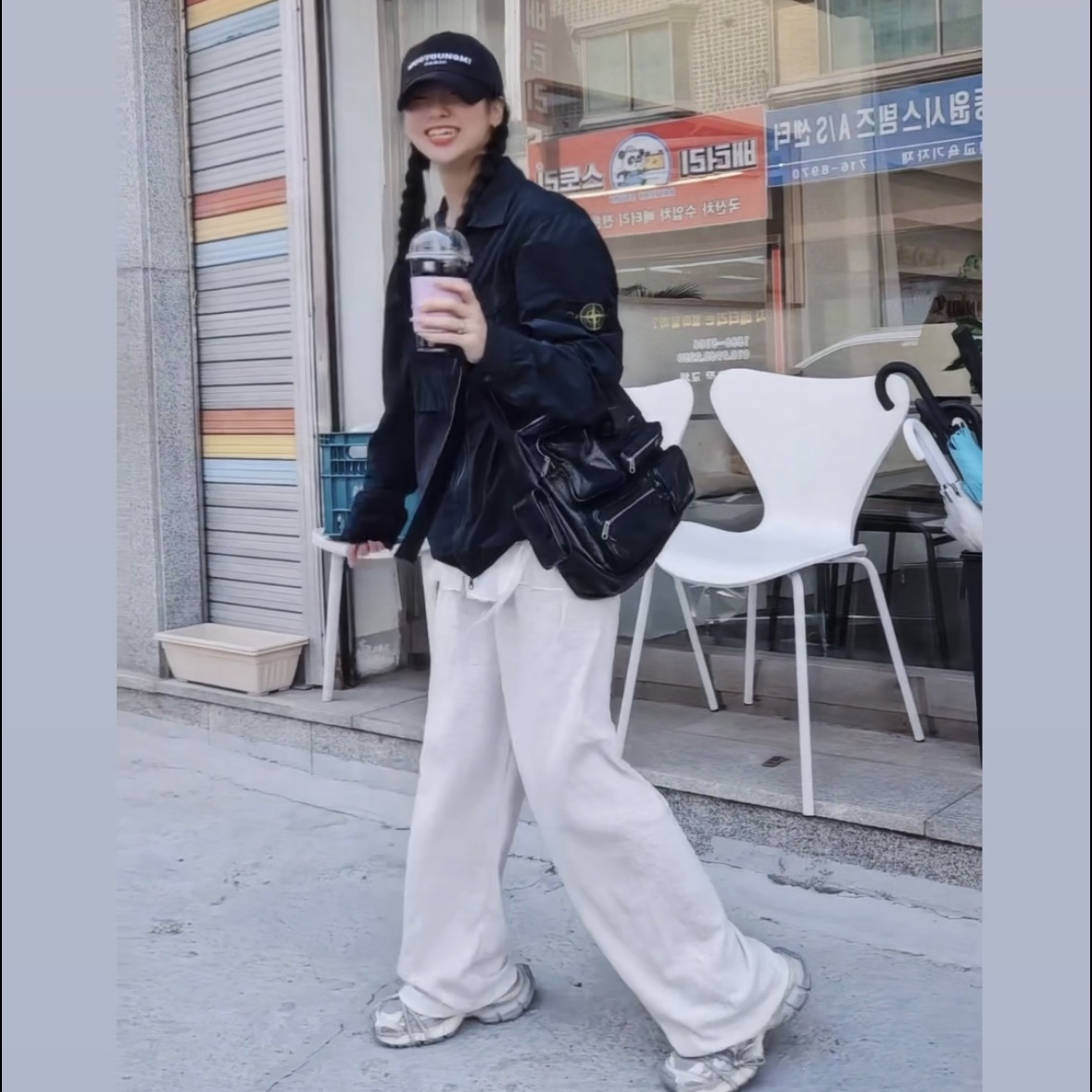 Wooyoungmi Embroidered Ball Cap Black, Balenciaga Superbusy Messenger Bag Black 착용 스타일
