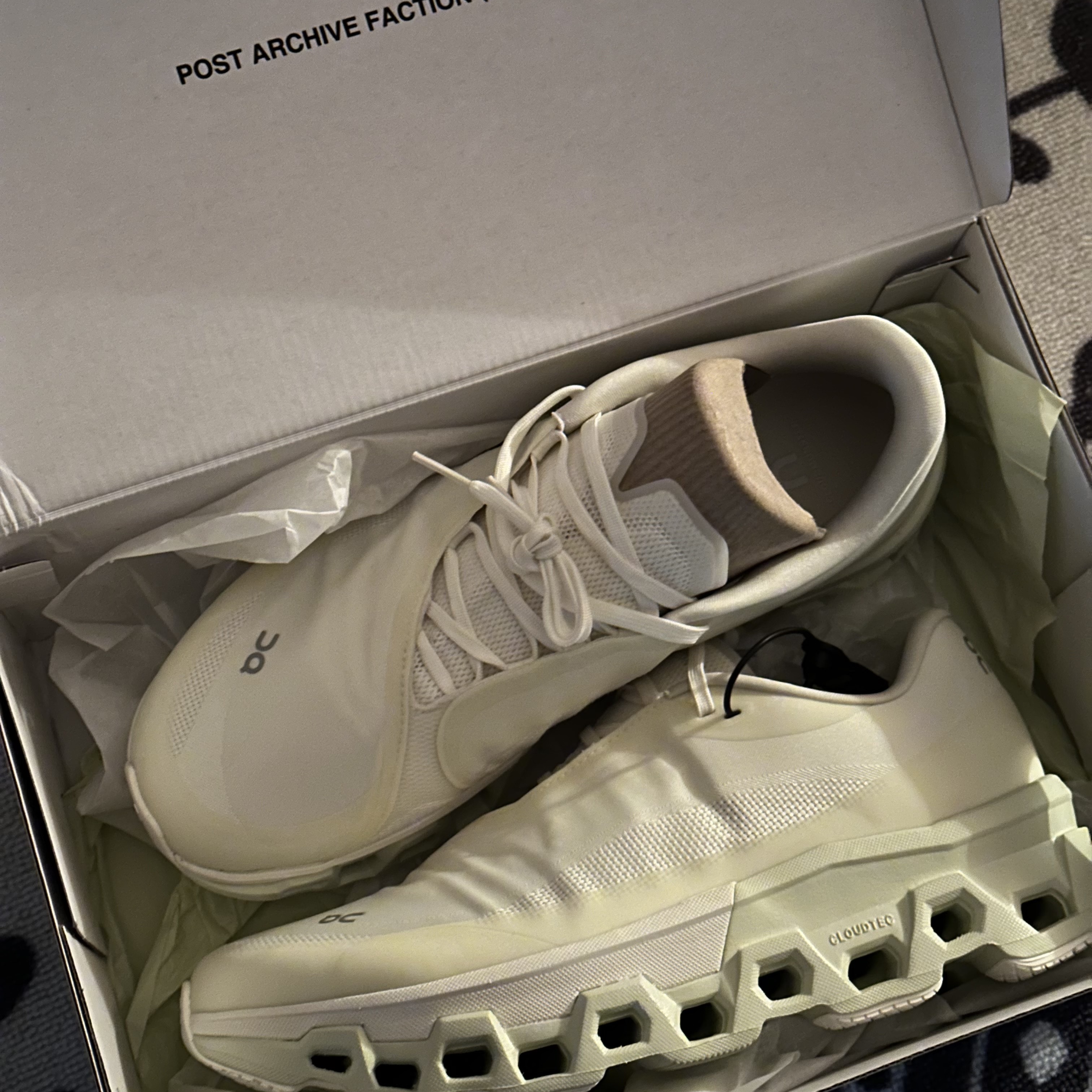 On Running x Post Archive Faction (Paf) Cloudmonster 2 Seedling White 착용 스타일
