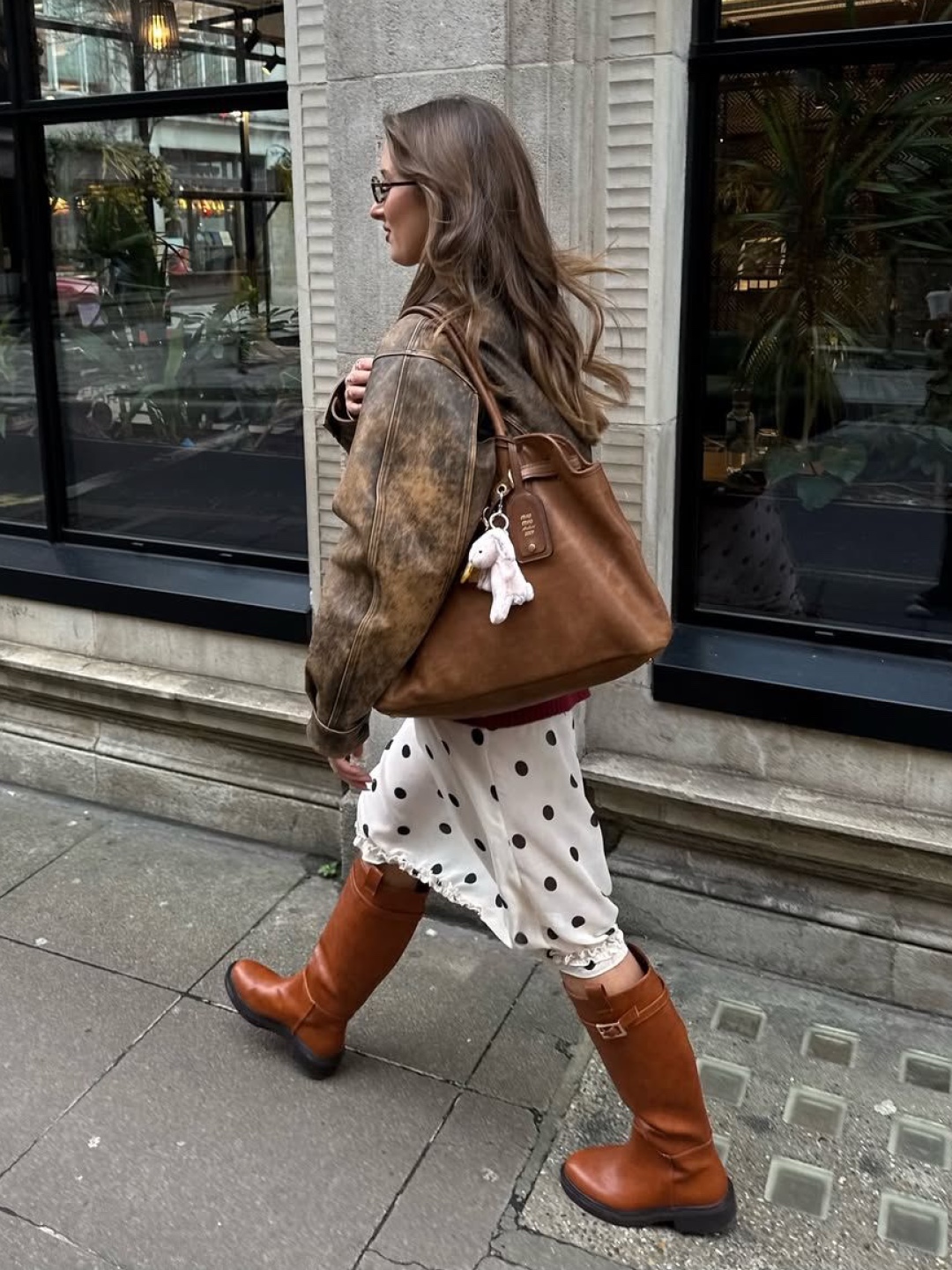 COYSEIO Shirring Midi Skirt White, (W) COS Pleated Wrap Midi Skirt Navy 착용 스타일 - 2