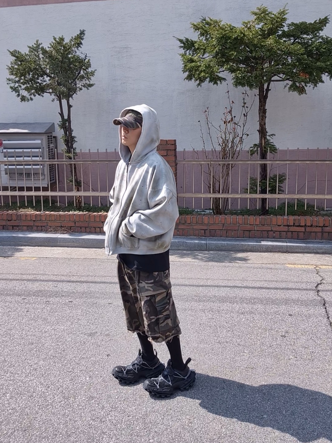 Undermycar Mu.47 Anti Fxxking Logo Play Big Cargo Camo Shorts Camo Mocha, Balenciaga Hike Sneaker Black 착용 스타일 - 5