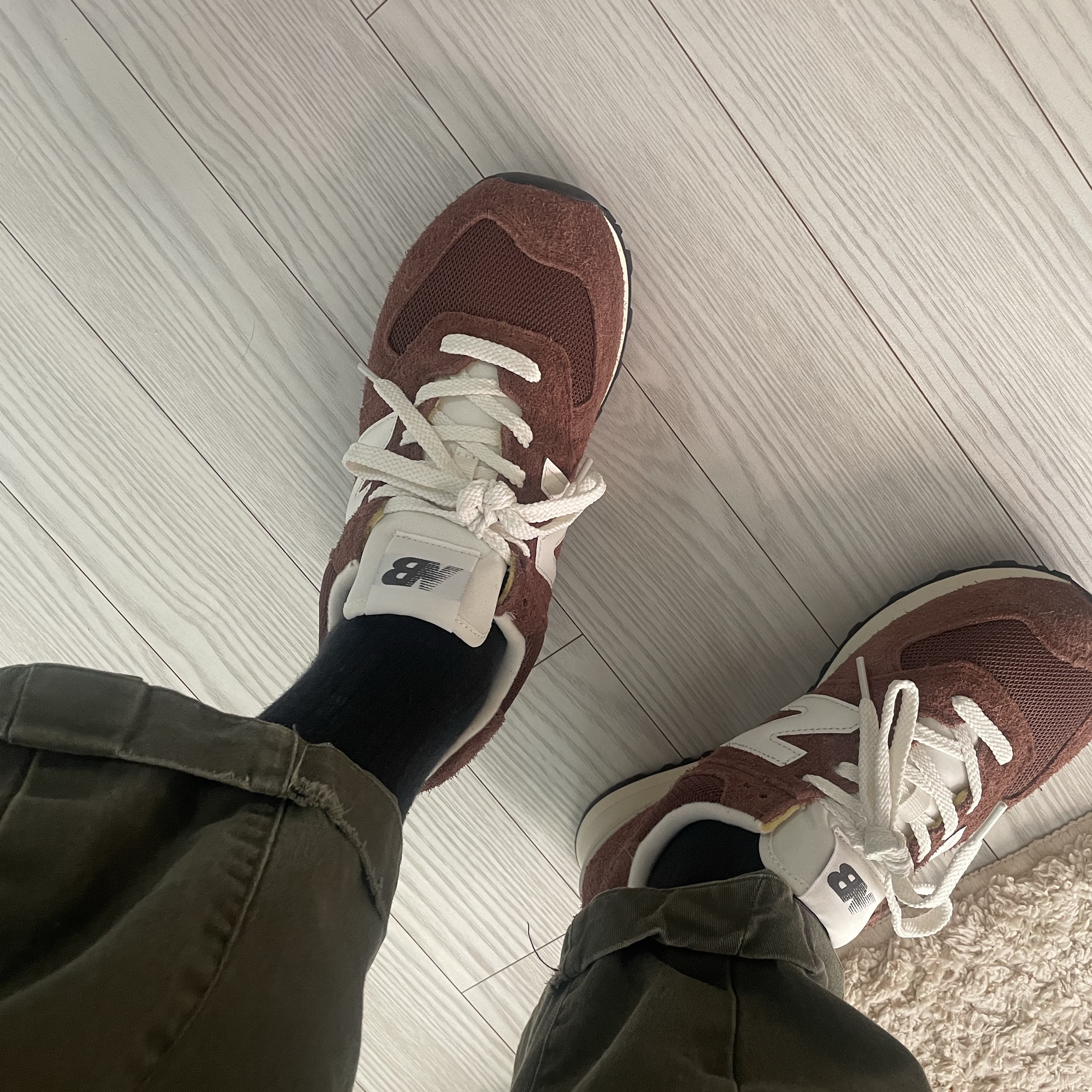New Balance 574 Rich Oak - D Standard, Casio LTP-V007L-7B2 착용 스타일 - 1